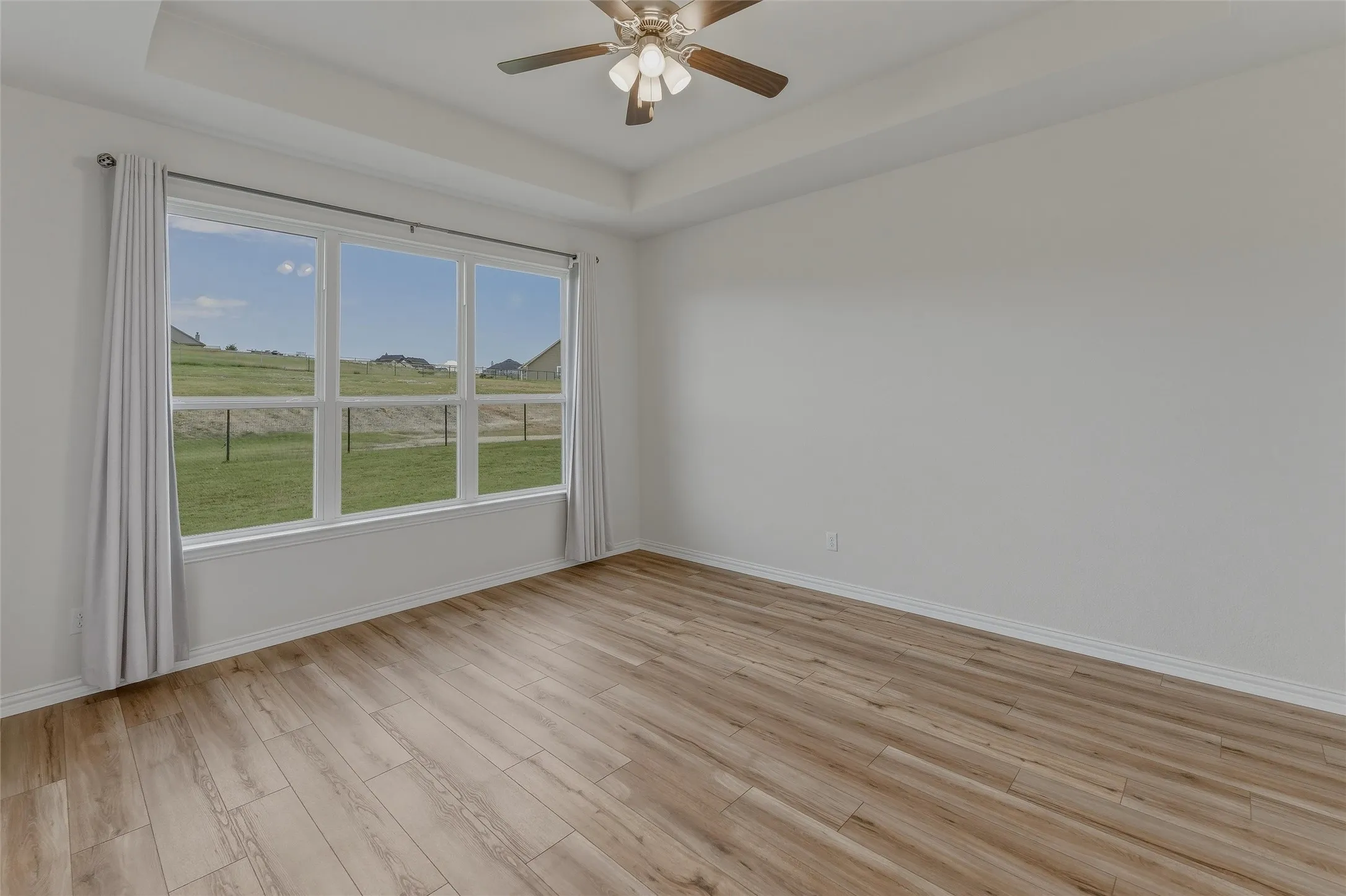 Single Family Residence For Rent in Parker County , 1037 Flagstone Drive, Weatherford, Texas 76085, 3 Bedroom, 2 Bathroom, 2 Garage spaces, 2,033 Sqft, built in 2021, mls#21382171, Real Estate Agent in Weatherford, Homes For Rent in Parker county, Homes For Rent in Weatherford, Realtor in Weatherford Texas, Real Estate Brokerage Independent Realty Texas, Luminita Cordes Realtor