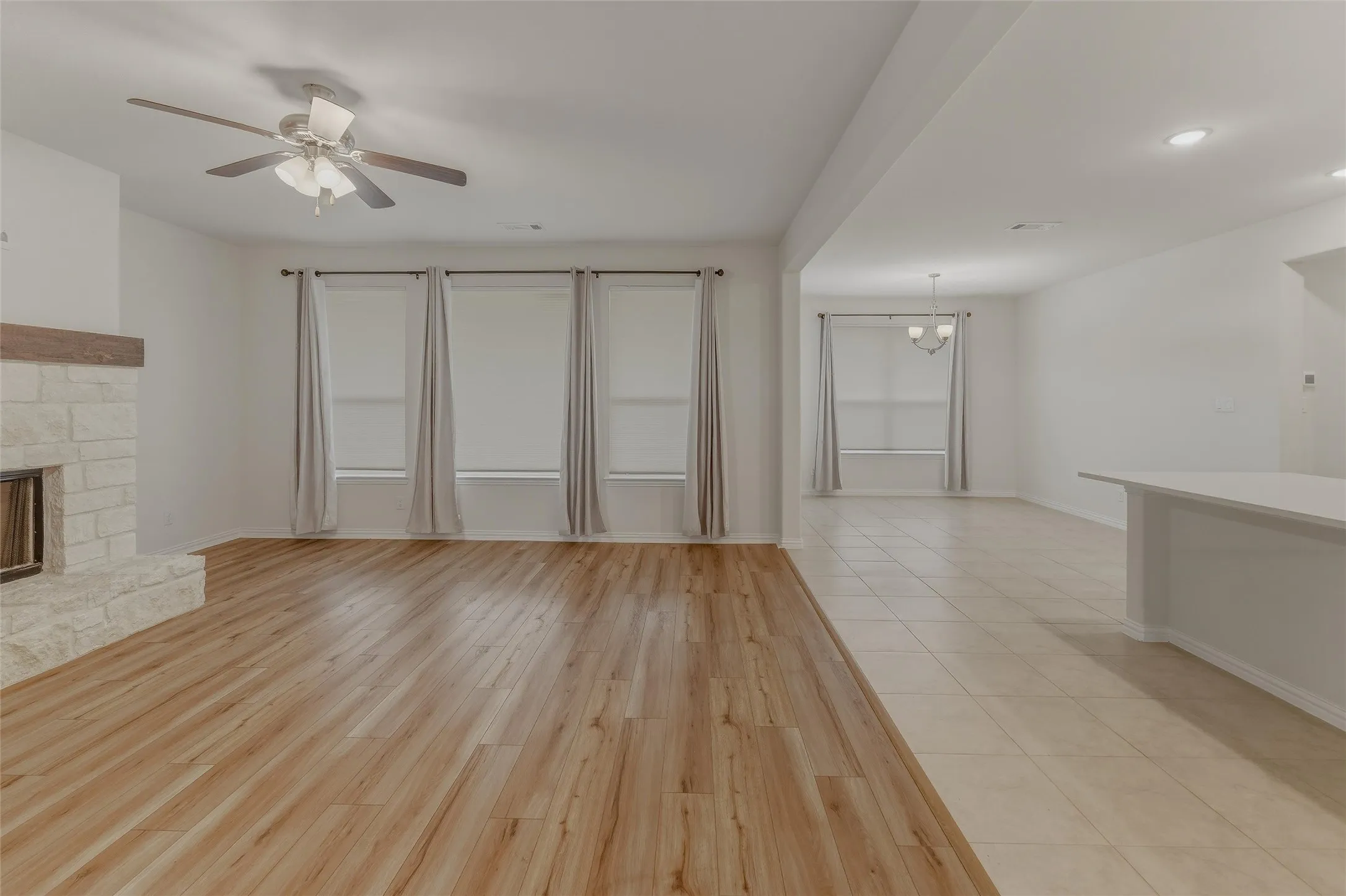 Single Family Residence For Rent in Parker County , 1037 Flagstone Drive, Weatherford, Texas 76085, 3 Bedroom, 2 Bathroom, 2 Garage spaces, 2,033 Sqft, built in 2021, mls#21382171, Real Estate Agent in Weatherford, Homes For Rent in Parker county, Homes For Rent in Weatherford, Realtor in Weatherford Texas, Real Estate Brokerage Independent Realty Texas, Luminita Cordes Realtor