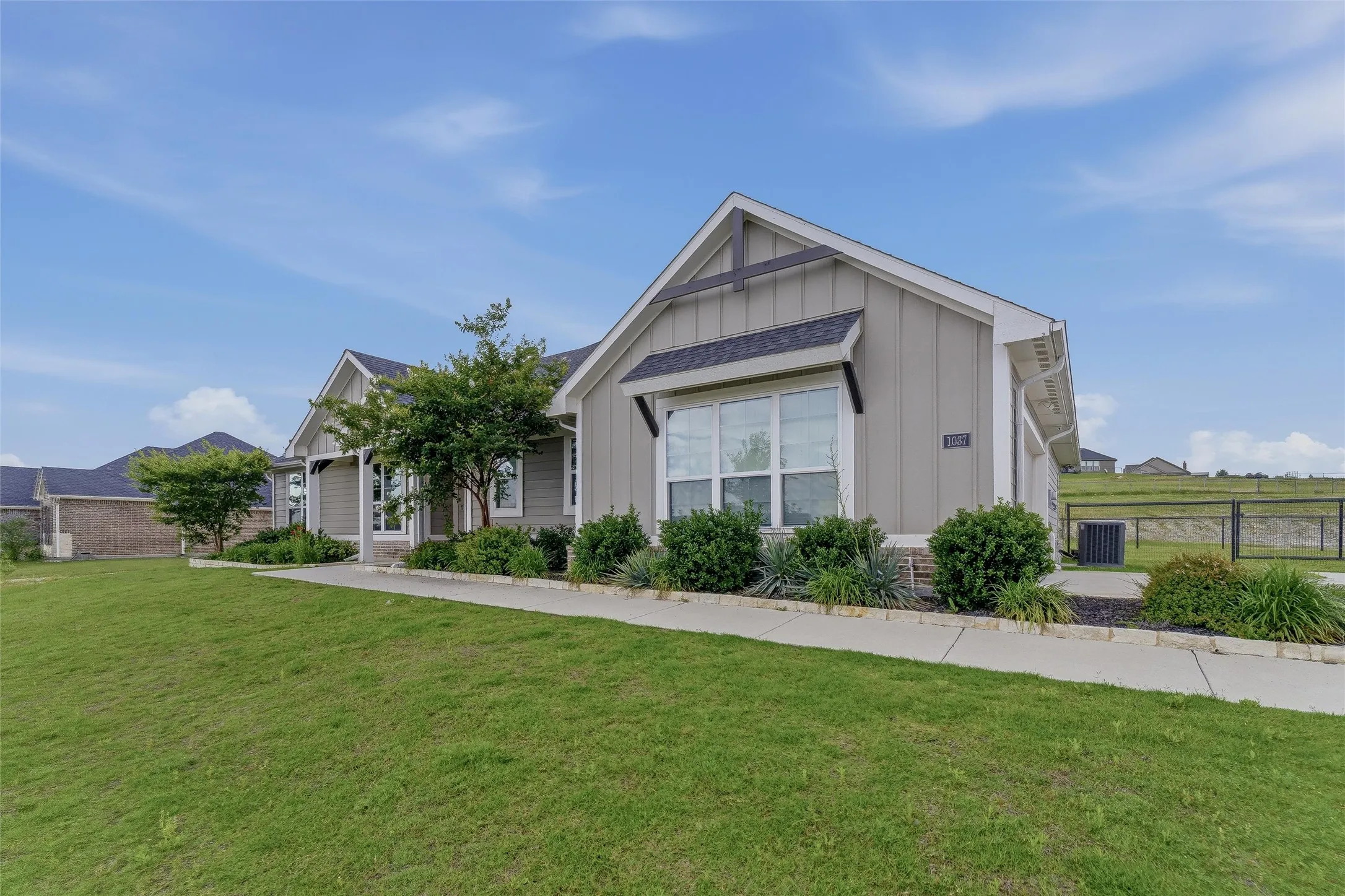 Single Family Residence For Rent in Parker County , 1037 Flagstone Drive, Weatherford, Texas 76085, 3 Bedroom, 2 Bathroom, 2 Garage spaces, 2,033 Sqft, built in 2021, mls#21382171, Real Estate Agent in Weatherford, Homes For Rent in Parker county, Homes For Rent in Weatherford, Realtor in Weatherford Texas, Real Estate Brokerage Independent Realty Texas, Luminita Cordes Realtor