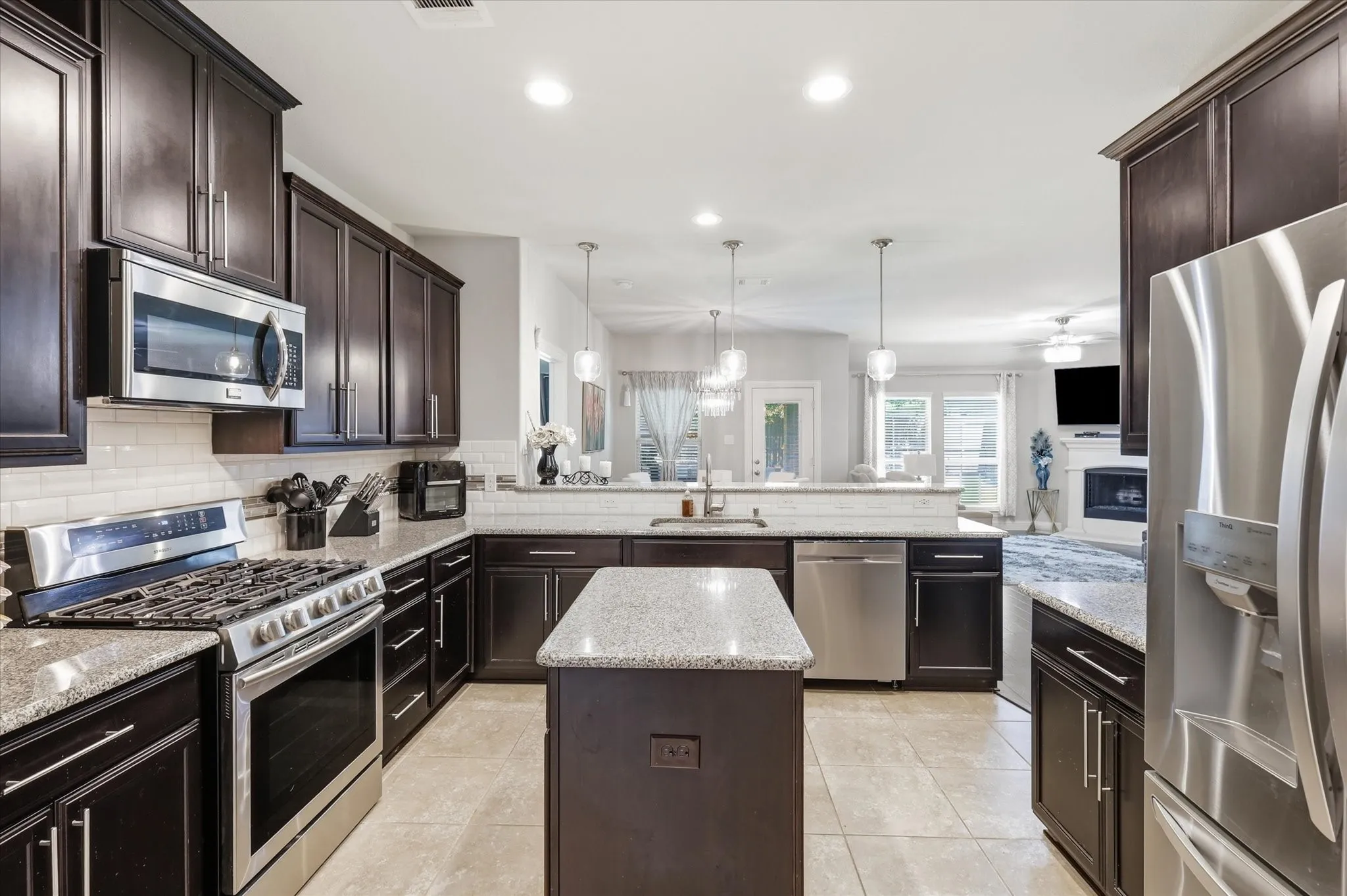 Gourmet kitchen