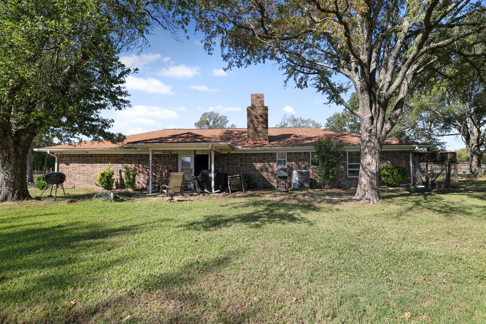 Single Family Residence For Sale in Kaufman County , 12475 Fm 2728, Terrell, Texas 75161, 3 Bedroom, 2 Bathroom, 2 Garage spaces, 1,766 Sqft, built in 1974, mls#21382179, Real Estate Agent in Terrell, Homes For Sale in Kaufman county, Homes For Sale in Terrell, Realtor in Terrell Texas, Real Estate Brokerage Independent Realty Texas, Luminita Cordes Realtor