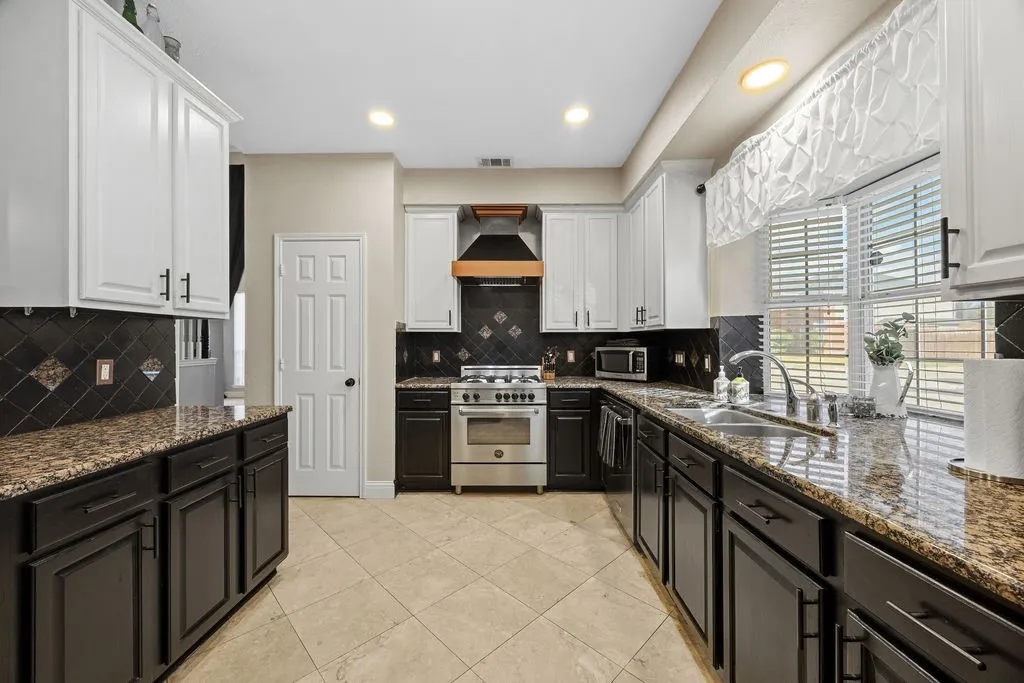 Single Family Residence For Sale in Denton County , 6601 Redwood Lane, The Colony, Texas 75056, 4 Bedroom, 3 Bathroom, 2 Garage spaces, 3,255 Sqft, built in 2001, mls#21364544, Real Estate Agent in The Colony, Homes For Sale in Denton county, Homes For Sale in The Colony, Realtor in The Colony Texas, Real Estate Brokerage Independent Realty Texas, Luminita Cordes Realtor