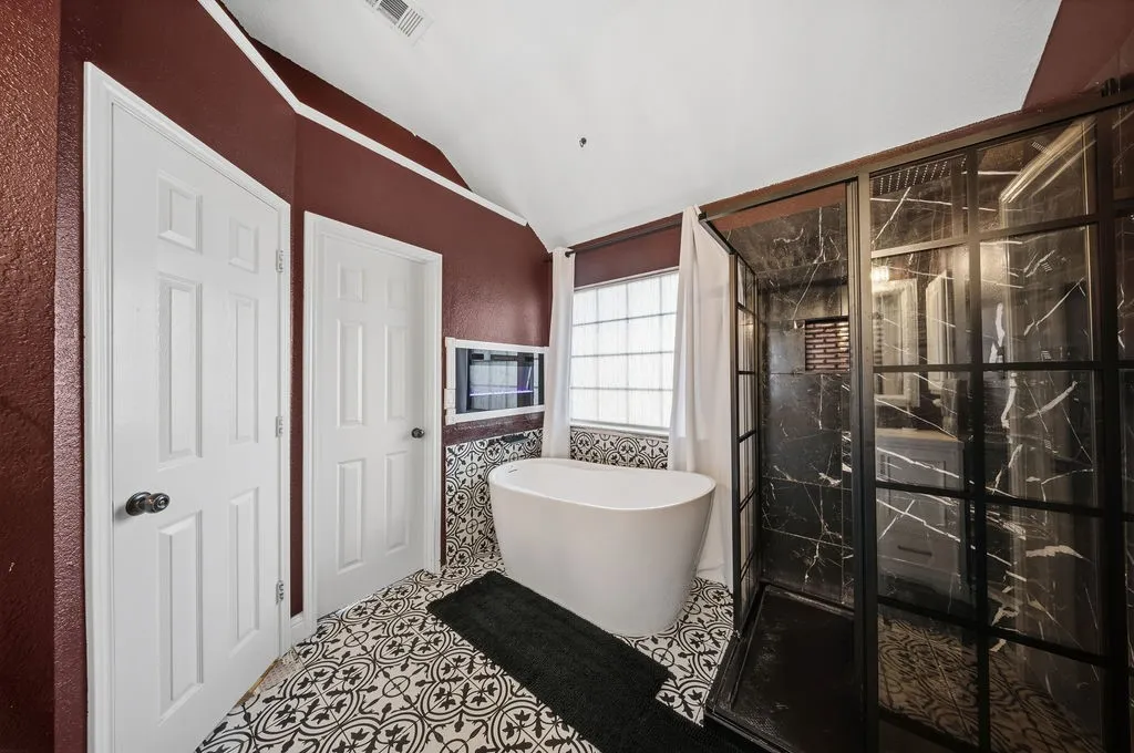 Single Family Residence For Sale in Denton County , 6601 Redwood Lane, The Colony, Texas 75056, 4 Bedroom, 3 Bathroom, 2 Garage spaces, 3,255 Sqft, built in 2001, mls#21364544, Real Estate Agent in The Colony, Homes For Sale in Denton county, Homes For Sale in The Colony, Realtor in The Colony Texas, Real Estate Brokerage Independent Realty Texas, Luminita Cordes Realtor