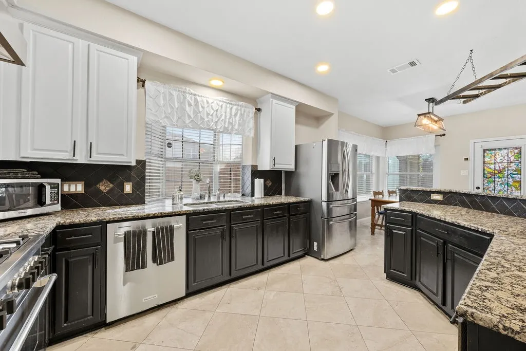 Single Family Residence For Sale in Denton County , 6601 Redwood Lane, The Colony, Texas 75056, 4 Bedroom, 3 Bathroom, 2 Garage spaces, 3,255 Sqft, built in 2001, mls#21364544, Real Estate Agent in The Colony, Homes For Sale in Denton county, Homes For Sale in The Colony, Realtor in The Colony Texas, Real Estate Brokerage Independent Realty Texas, Luminita Cordes Realtor