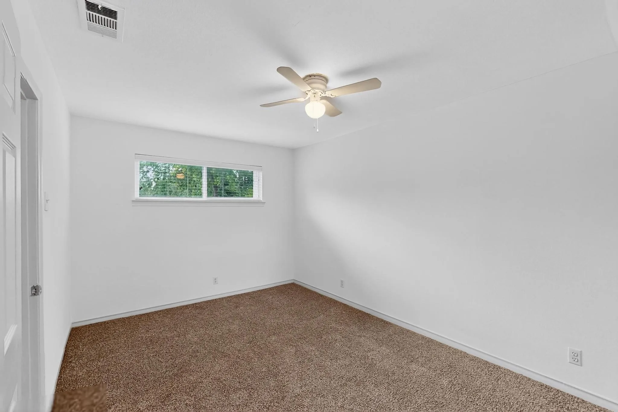 Unfurnished room with a ceiling fan and carpet floors
