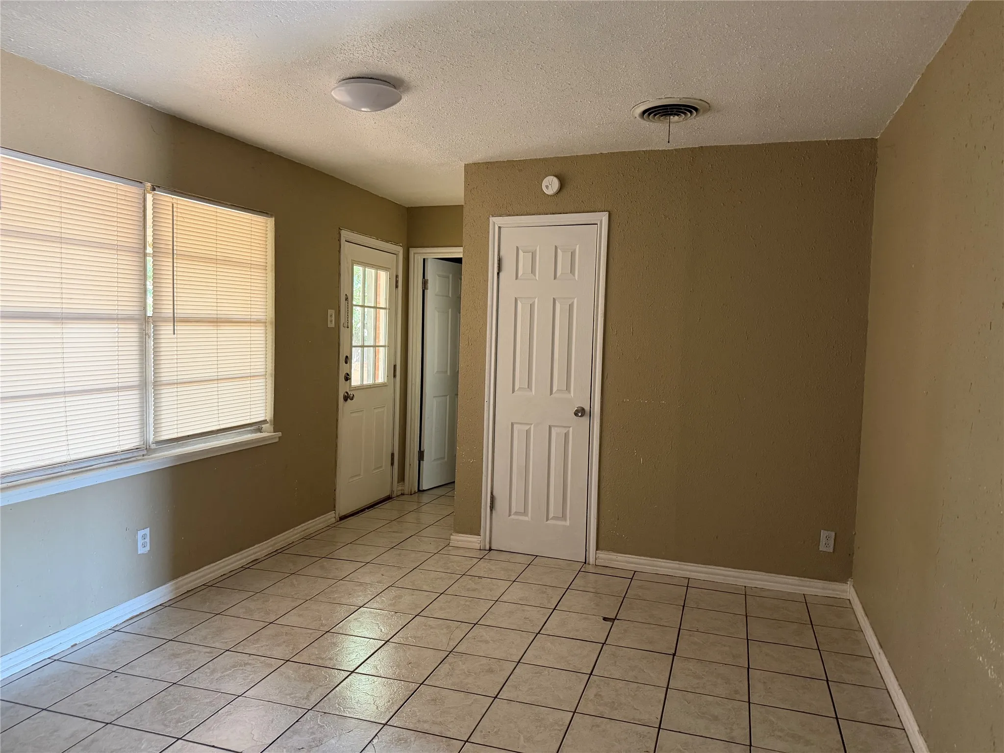 Single Family Residence For Sale in Taylor County , 510 S Jefferson Drive, Abilene, Texas 79605, 4 Bedroom, 2 Bathroom, Garage spaces, 1,607 Sqft, built in 1954, mls#21382121, Real Estate Agent in Abilene, Homes For Sale in Taylor county, Homes For Sale in Abilene, Realtor in Abilene Texas, Real Estate Brokerage Independent Realty Texas, Luminita Cordes Realtor
