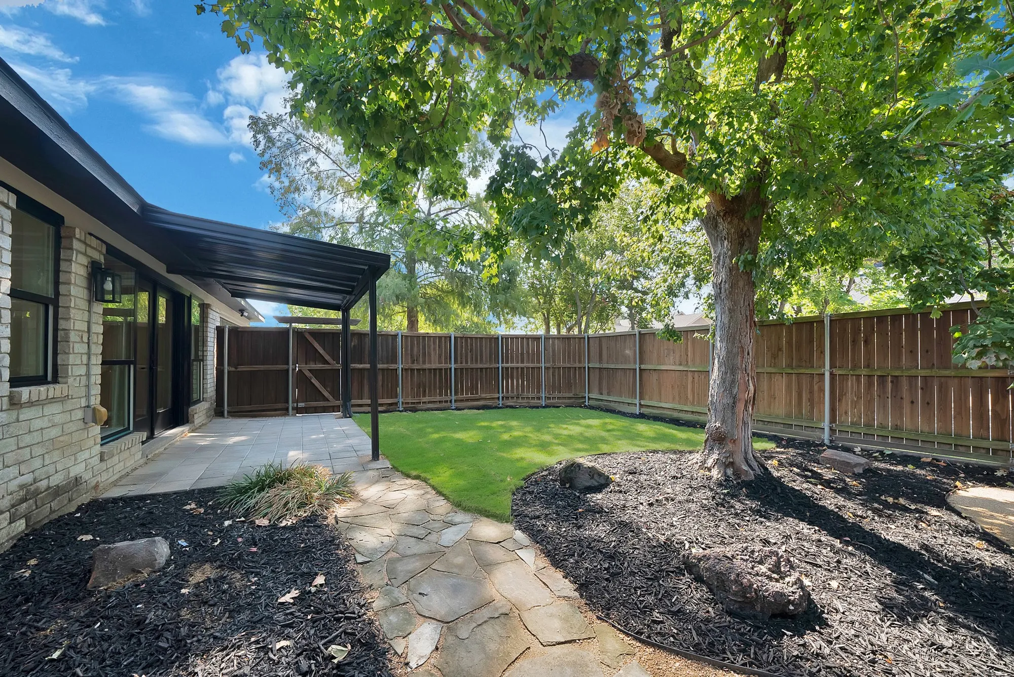 Single Family Residence For Sale in Dallas County , 413 Campbell Court, Richardson, Texas 75080, 4 Bedroom, 2 Bathroom, 2 Garage spaces, 2,056 Sqft, built in 1975, mls#21381588, Real Estate Agent in Richardson, Homes For Sale in Dallas county, Homes For Sale in Richardson, Realtor in Richardson Texas, Real Estate Brokerage Independent Realty Texas, Luminita Cordes Realtor