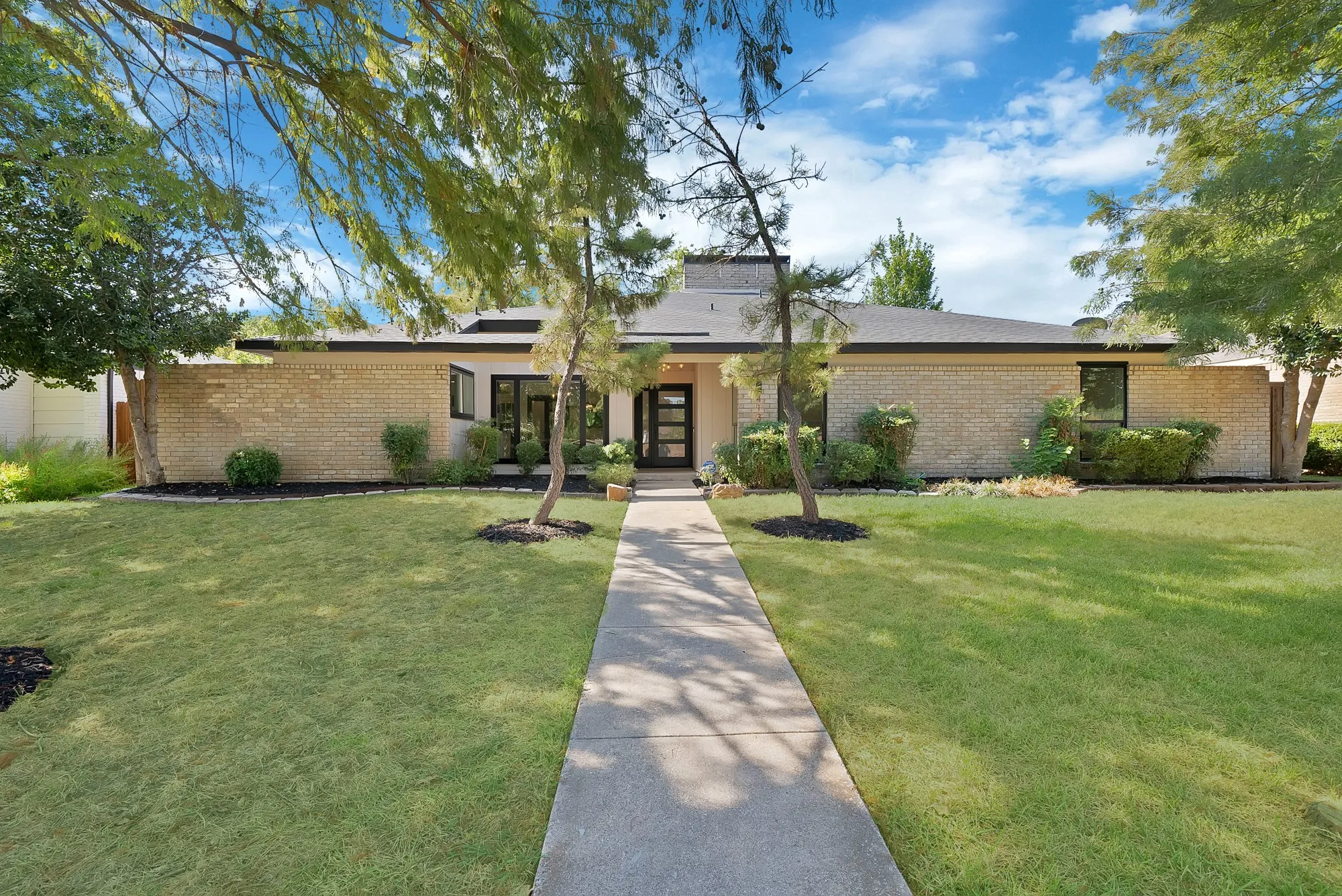 Single Family Residence For Sale in Dallas County , 413 Campbell Court, Richardson, Texas 75080, 4 Bedroom, 2 Bathroom, 2 Garage spaces, 2,056 Sqft, built in 1975, mls#21381588, Real Estate Agent in Richardson, Homes For Sale in Dallas county, Homes For Sale in Richardson, Realtor in Richardson Texas, Real Estate Brokerage Independent Realty Texas, Luminita Cordes Realtor