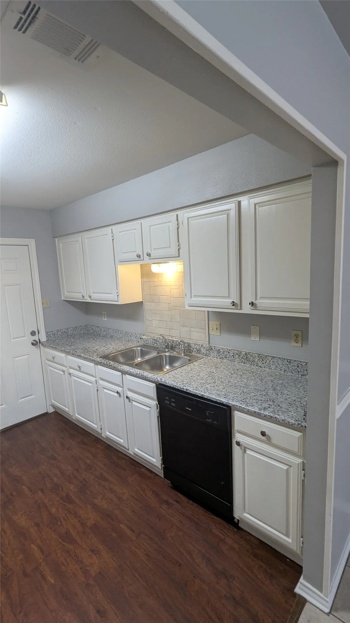 Duplex For Rent in Dallas County , 709 Hillcrest Court, Cedar Hill, Texas 75104, 2 Bedroom, 2 Bathroom, Garage spaces, 900 Sqft, built in 1983, mls#21381078, Real Estate Agent in Cedar Hill, Homes For Rent in Dallas county, Homes For Rent in Cedar Hill, Realtor in Cedar Hill Texas, Real Estate Brokerage Independent Realty Texas, Luminita Cordes Realtor