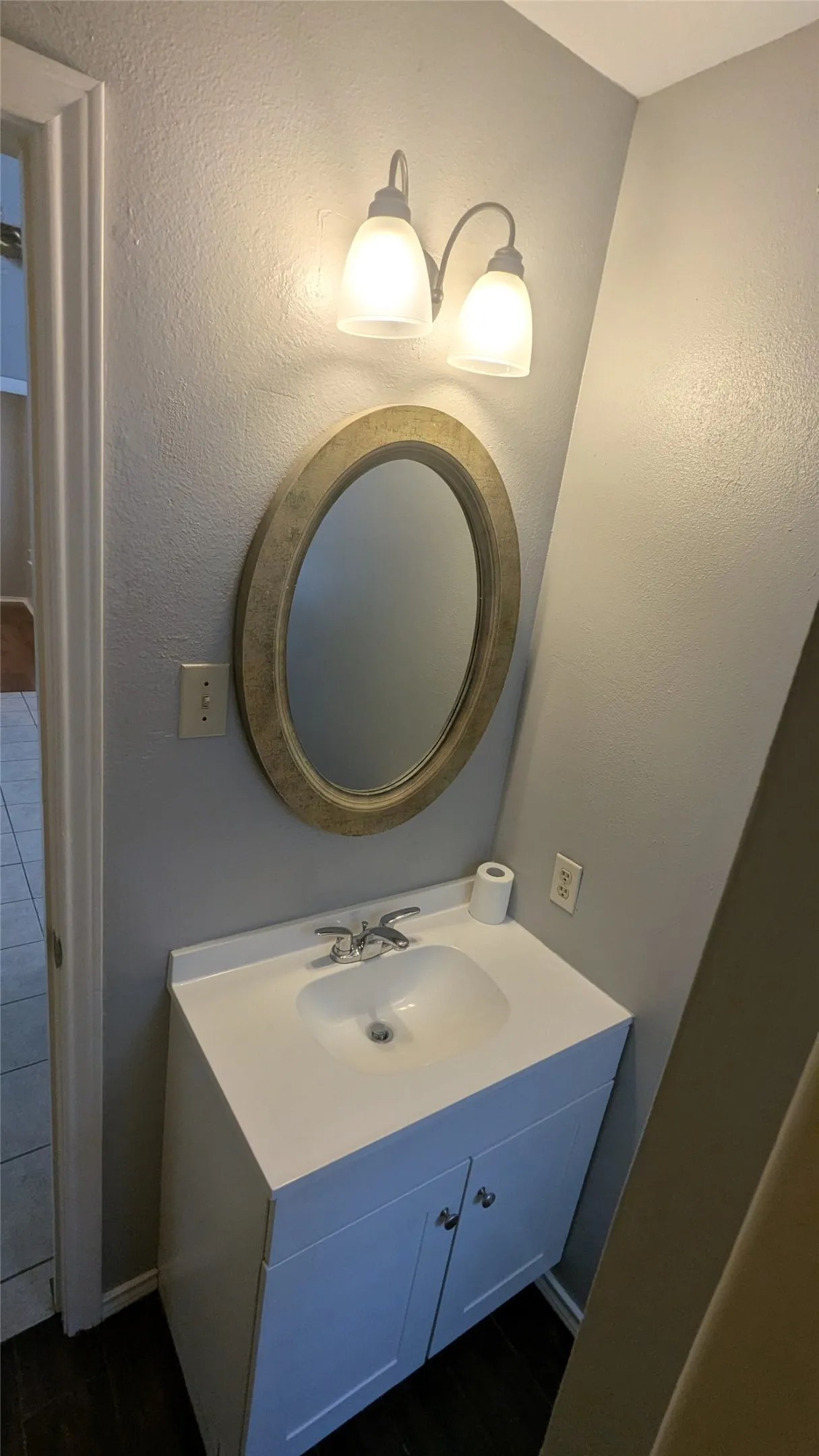 Duplex For Rent in Dallas County , 709 Hillcrest Court, Cedar Hill, Texas 75104, 2 Bedroom, 2 Bathroom, Garage spaces, 900 Sqft, built in 1983, mls#21381078, Real Estate Agent in Cedar Hill, Homes For Rent in Dallas county, Homes For Rent in Cedar Hill, Realtor in Cedar Hill Texas, Real Estate Brokerage Independent Realty Texas, Luminita Cordes Realtor