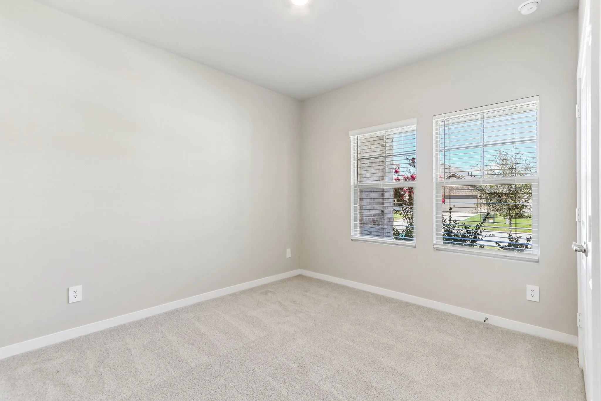 Photo is not of the actual home, but is an inspirational photo of builder’s model home and may depict options, furnishings, and/or decorator features that are not included.
