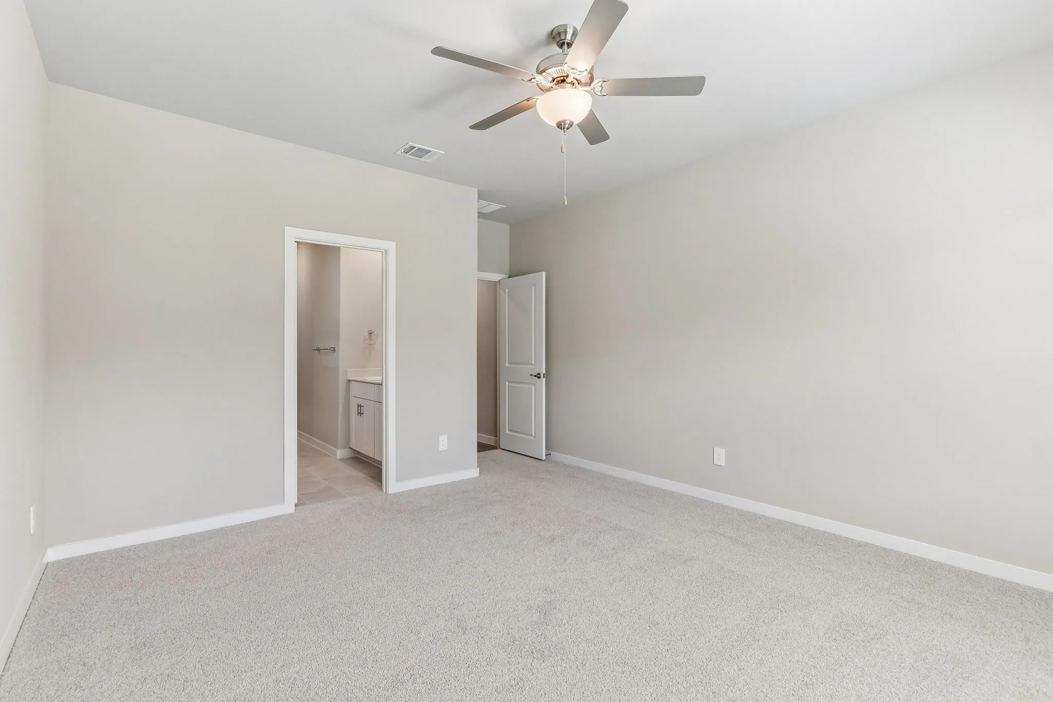  Photo is not of the actual home, but is an inspirational photo of builder’s model home and may depict options, furnishings, and/or decorator features that are not included.
