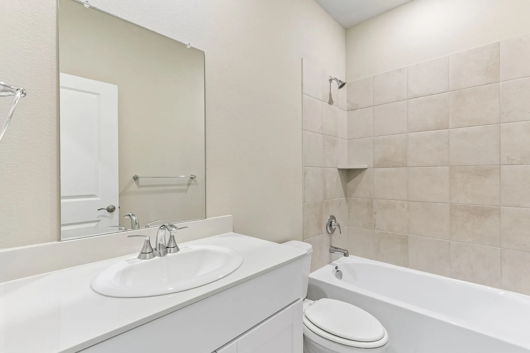  Photo is not of the actual home, but is an inspirational photo of builder’s model home and may depict options, furnishings, and/or decorator features that are not included.
