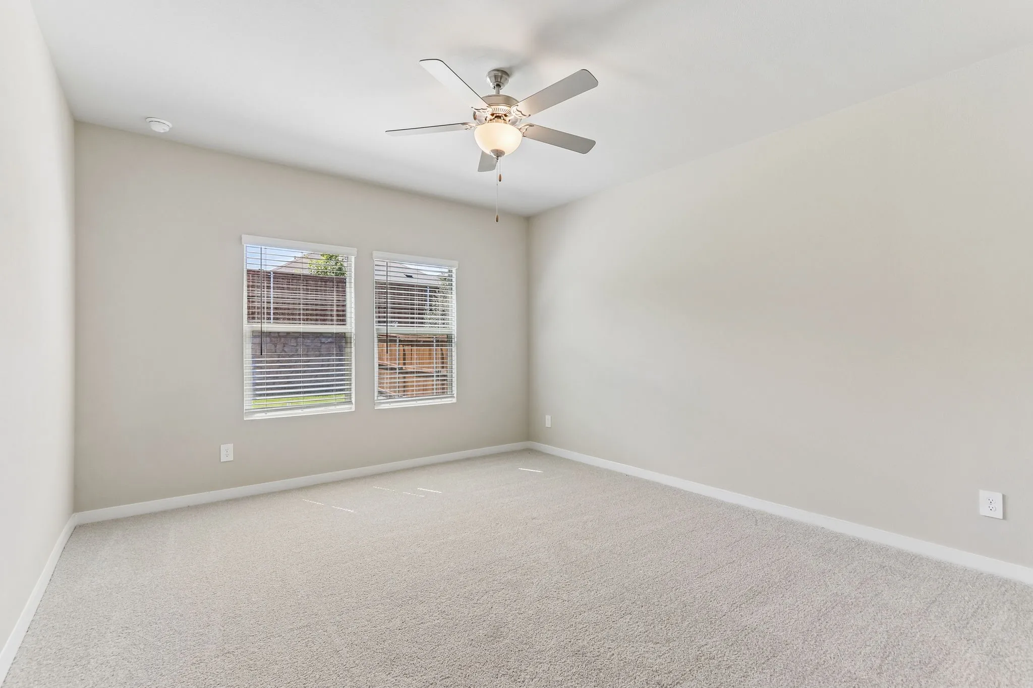  Photo is not of the actual home, but is an inspirational photo of builder’s model home and may depict options, furnishings, and/or decorator features that are not included.
