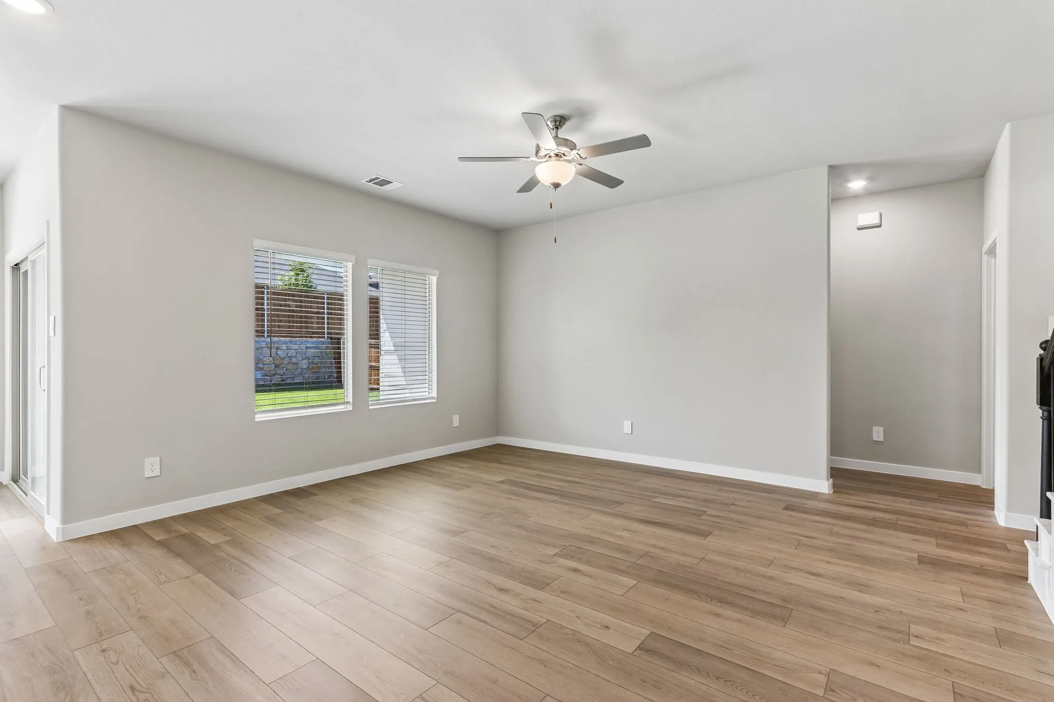  Photo is not of the actual home, but is an inspirational photo of builder’s model home and may depict options, furnishings, and/or decorator features that are not included.

