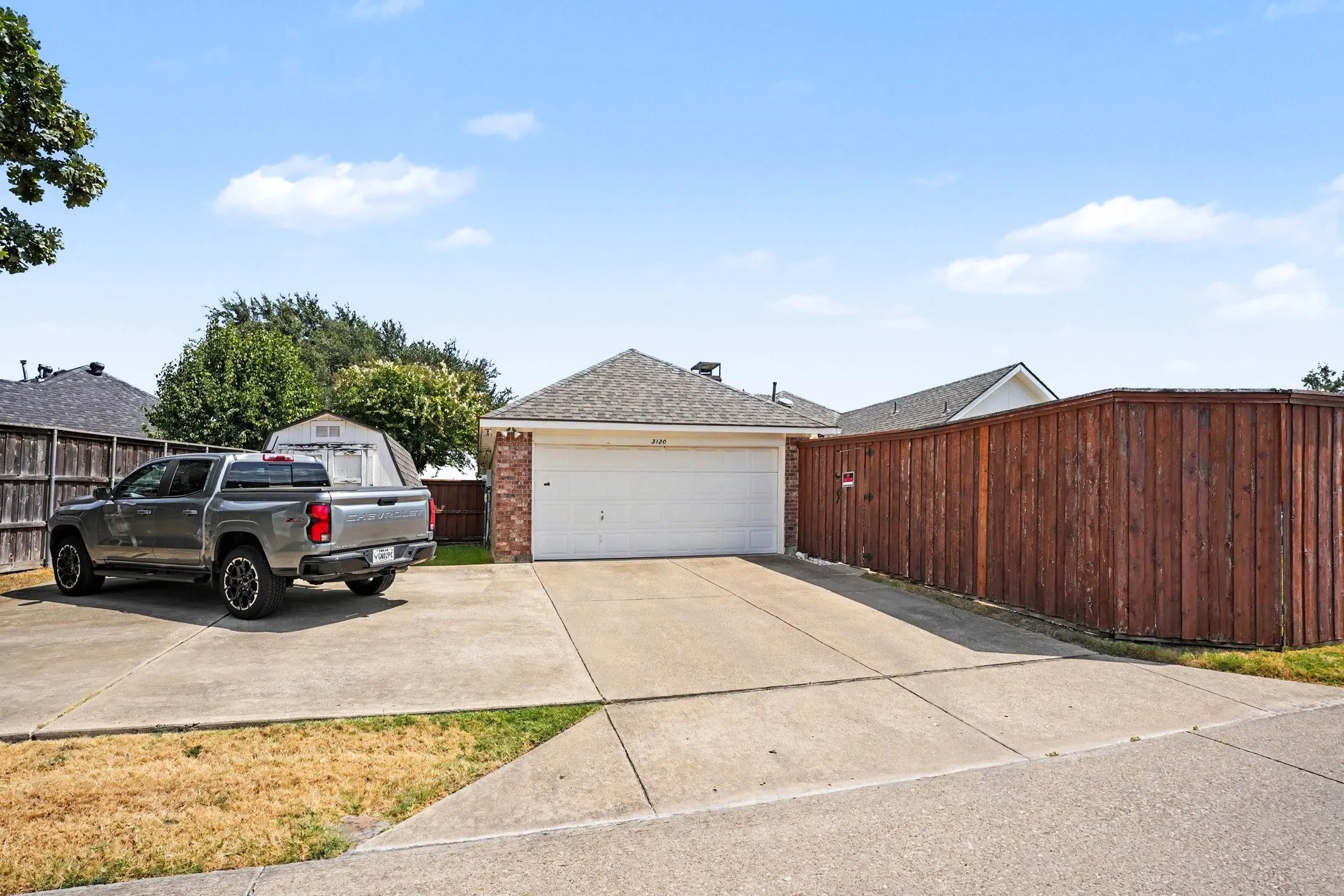 Single Family Residence For Sale in Dallas County , 3120 Greenfield Court, Mesquite, Texas 75181, 3 Bedroom, 2 Bathroom, 2 Garage spaces, 1,597 Sqft, built in 1993, mls#21375216, Real Estate Agent in Mesquite, Homes For Sale in Dallas county, Homes For Sale in Mesquite, Realtor in Mesquite Texas, Real Estate Brokerage Independent Realty Texas, Luminita Cordes Realtor
