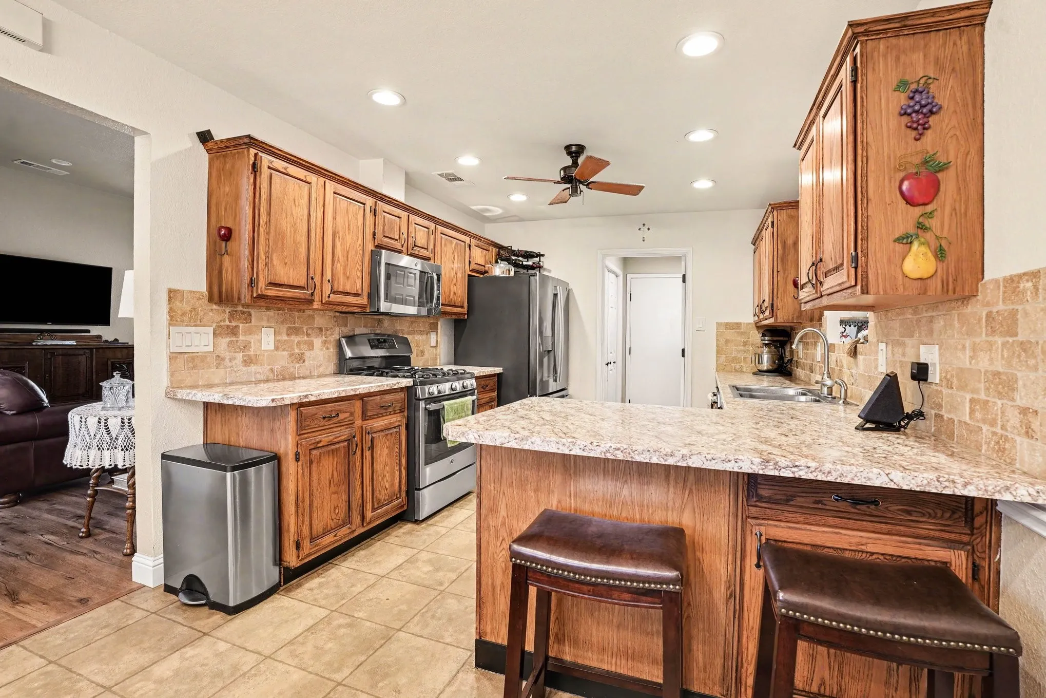 Single Family Residence For Sale in Dallas County , 3120 Greenfield Court, Mesquite, Texas 75181, 3 Bedroom, 2 Bathroom, 2 Garage spaces, 1,597 Sqft, built in 1993, mls#21375216, Real Estate Agent in Mesquite, Homes For Sale in Dallas county, Homes For Sale in Mesquite, Realtor in Mesquite Texas, Real Estate Brokerage Independent Realty Texas, Luminita Cordes Realtor