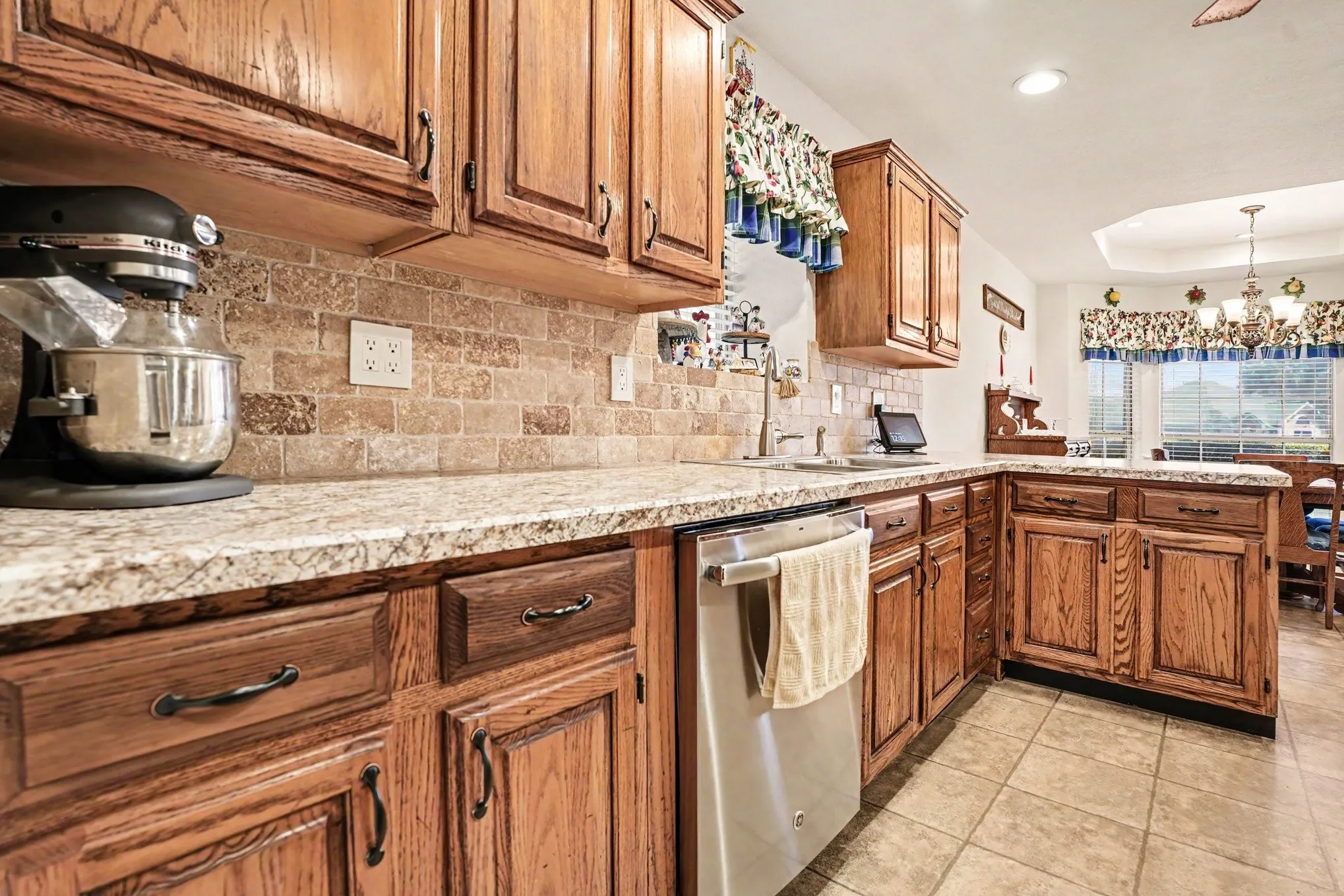 Single Family Residence For Sale in Dallas County , 3120 Greenfield Court, Mesquite, Texas 75181, 3 Bedroom, 2 Bathroom, 2 Garage spaces, 1,597 Sqft, built in 1993, mls#21375216, Real Estate Agent in Mesquite, Homes For Sale in Dallas county, Homes For Sale in Mesquite, Realtor in Mesquite Texas, Real Estate Brokerage Independent Realty Texas, Luminita Cordes Realtor