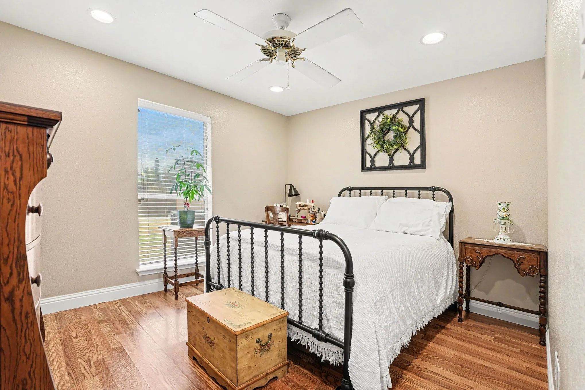 Single Family Residence For Sale in Dallas County , 3120 Greenfield Court, Mesquite, Texas 75181, 3 Bedroom, 2 Bathroom, 2 Garage spaces, 1,597 Sqft, built in 1993, mls#21375216, Real Estate Agent in Mesquite, Homes For Sale in Dallas county, Homes For Sale in Mesquite, Realtor in Mesquite Texas, Real Estate Brokerage Independent Realty Texas, Luminita Cordes Realtor