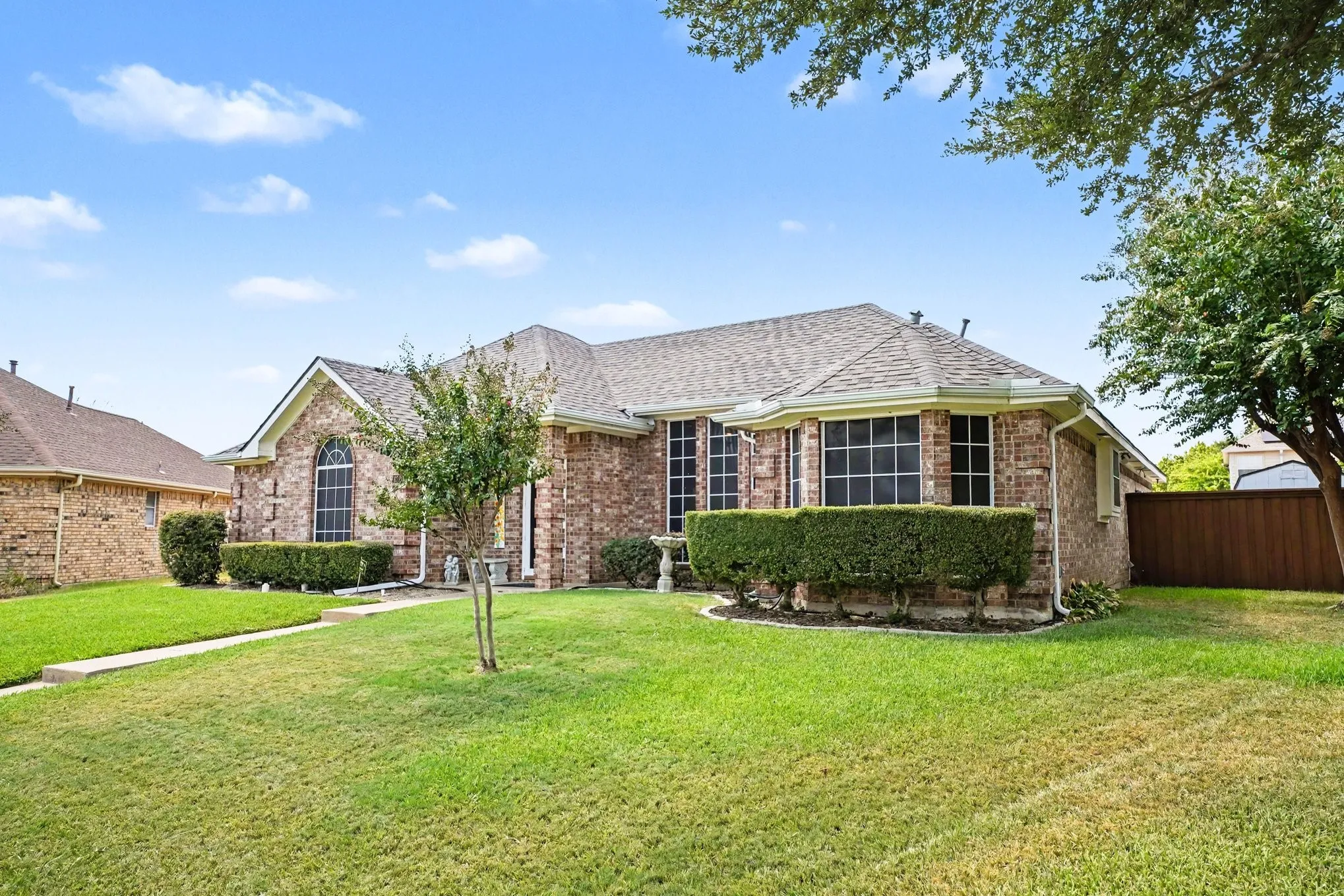 Single Family Residence For Sale in Dallas County , 3120 Greenfield Court, Mesquite, Texas 75181, 3 Bedroom, 2 Bathroom, 2 Garage spaces, 1,597 Sqft, built in 1993, mls#21375216, Real Estate Agent in Mesquite, Homes For Sale in Dallas county, Homes For Sale in Mesquite, Realtor in Mesquite Texas, Real Estate Brokerage Independent Realty Texas, Luminita Cordes Realtor