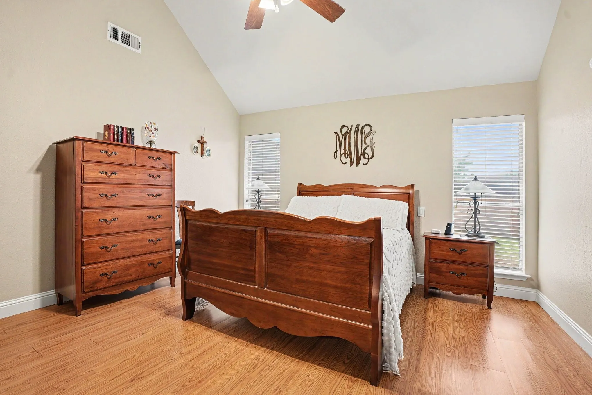 Single Family Residence For Sale in Dallas County , 3120 Greenfield Court, Mesquite, Texas 75181, 3 Bedroom, 2 Bathroom, 2 Garage spaces, 1,597 Sqft, built in 1993, mls#21375216, Real Estate Agent in Mesquite, Homes For Sale in Dallas county, Homes For Sale in Mesquite, Realtor in Mesquite Texas, Real Estate Brokerage Independent Realty Texas, Luminita Cordes Realtor