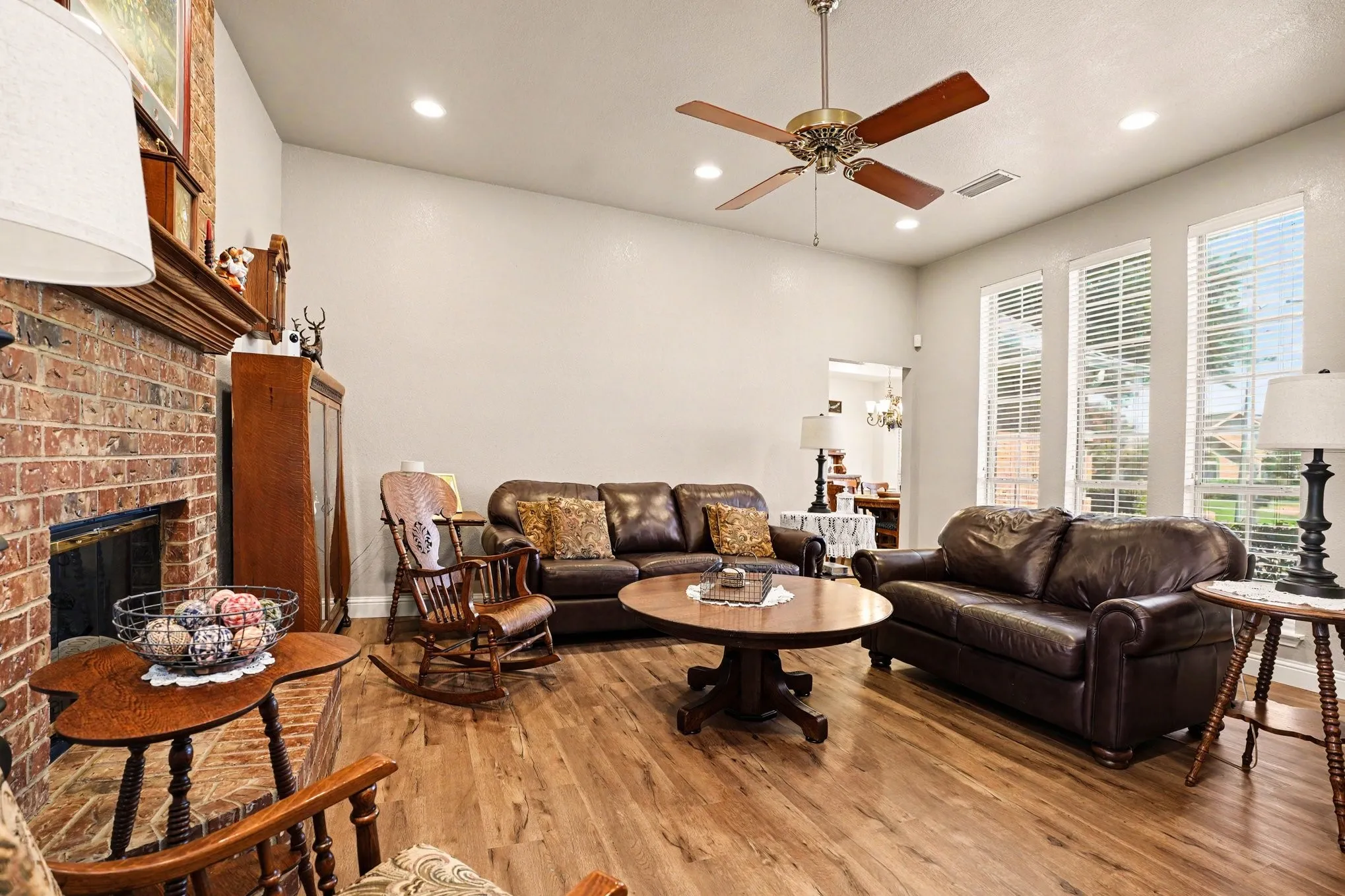 Single Family Residence For Sale in Dallas County , 3120 Greenfield Court, Mesquite, Texas 75181, 3 Bedroom, 2 Bathroom, 2 Garage spaces, 1,597 Sqft, built in 1993, mls#21375216, Real Estate Agent in Mesquite, Homes For Sale in Dallas county, Homes For Sale in Mesquite, Realtor in Mesquite Texas, Real Estate Brokerage Independent Realty Texas, Luminita Cordes Realtor