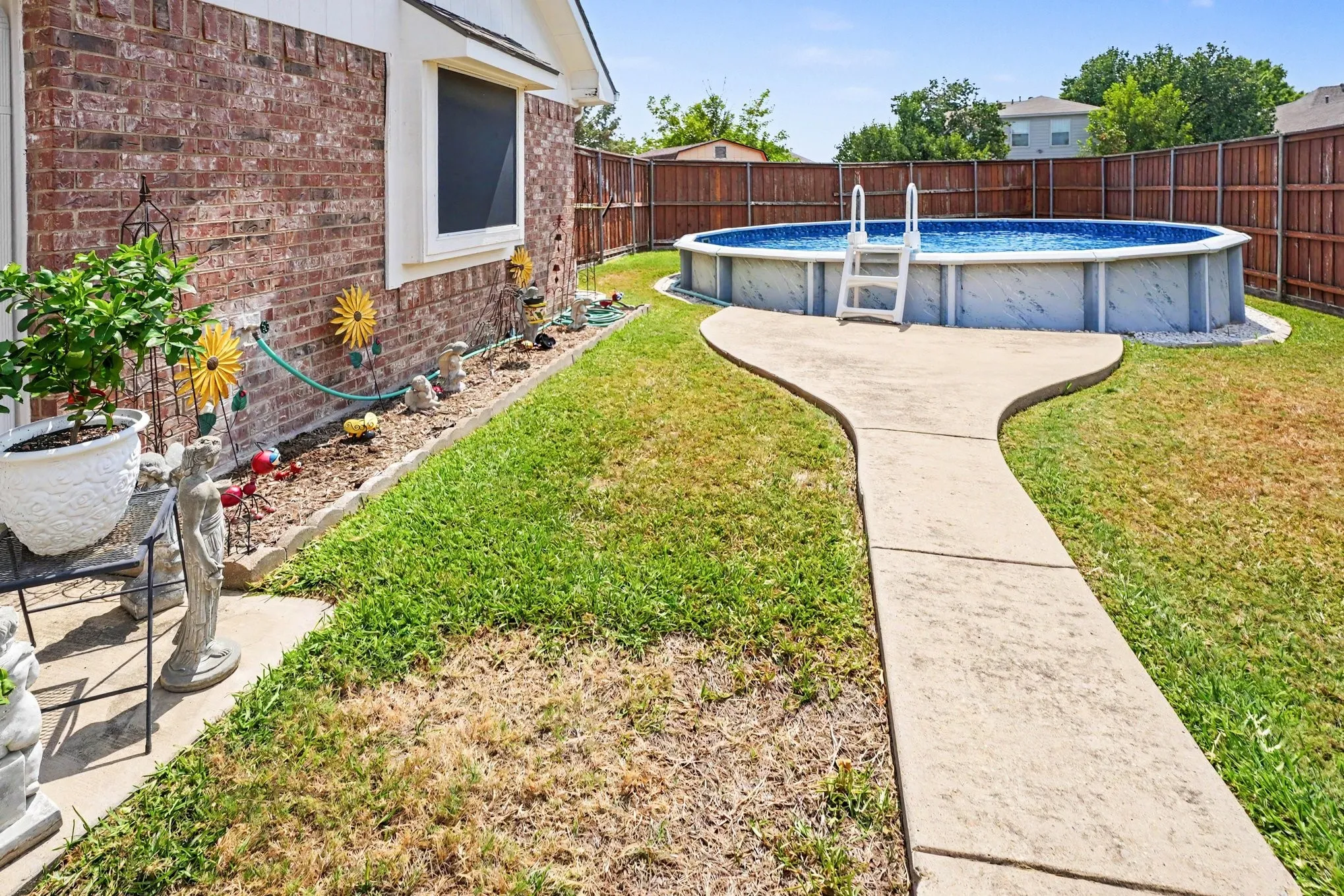 Single Family Residence For Sale in Dallas County , 3120 Greenfield Court, Mesquite, Texas 75181, 3 Bedroom, 2 Bathroom, 2 Garage spaces, 1,597 Sqft, built in 1993, mls#21375216, Real Estate Agent in Mesquite, Homes For Sale in Dallas county, Homes For Sale in Mesquite, Realtor in Mesquite Texas, Real Estate Brokerage Independent Realty Texas, Luminita Cordes Realtor
