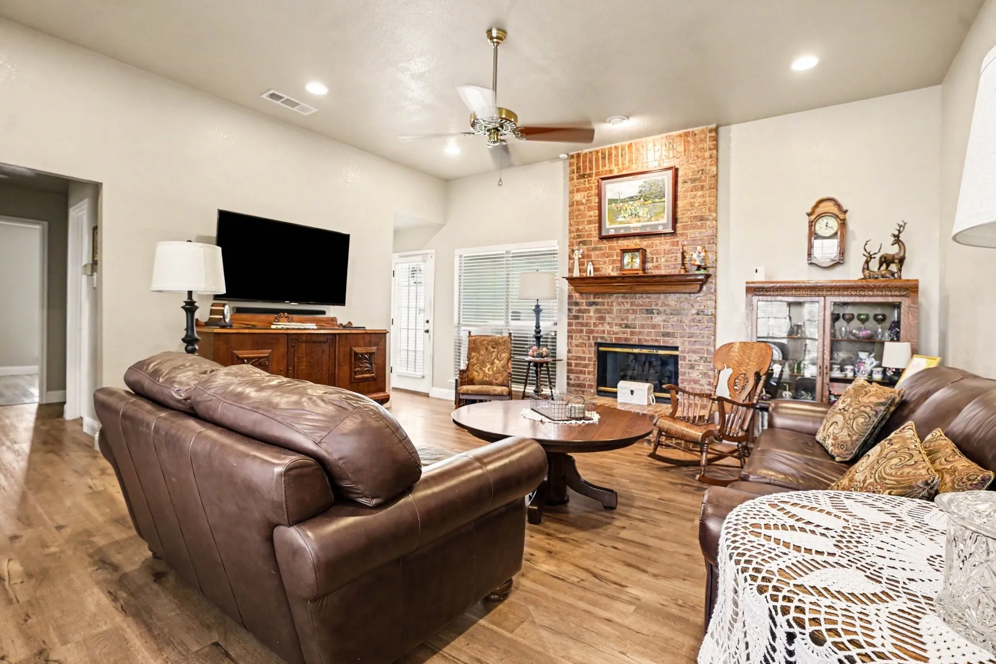 Single Family Residence For Sale in Dallas County , 3120 Greenfield Court, Mesquite, Texas 75181, 3 Bedroom, 2 Bathroom, 2 Garage spaces, 1,597 Sqft, built in 1993, mls#21375216, Real Estate Agent in Mesquite, Homes For Sale in Dallas county, Homes For Sale in Mesquite, Realtor in Mesquite Texas, Real Estate Brokerage Independent Realty Texas, Luminita Cordes Realtor