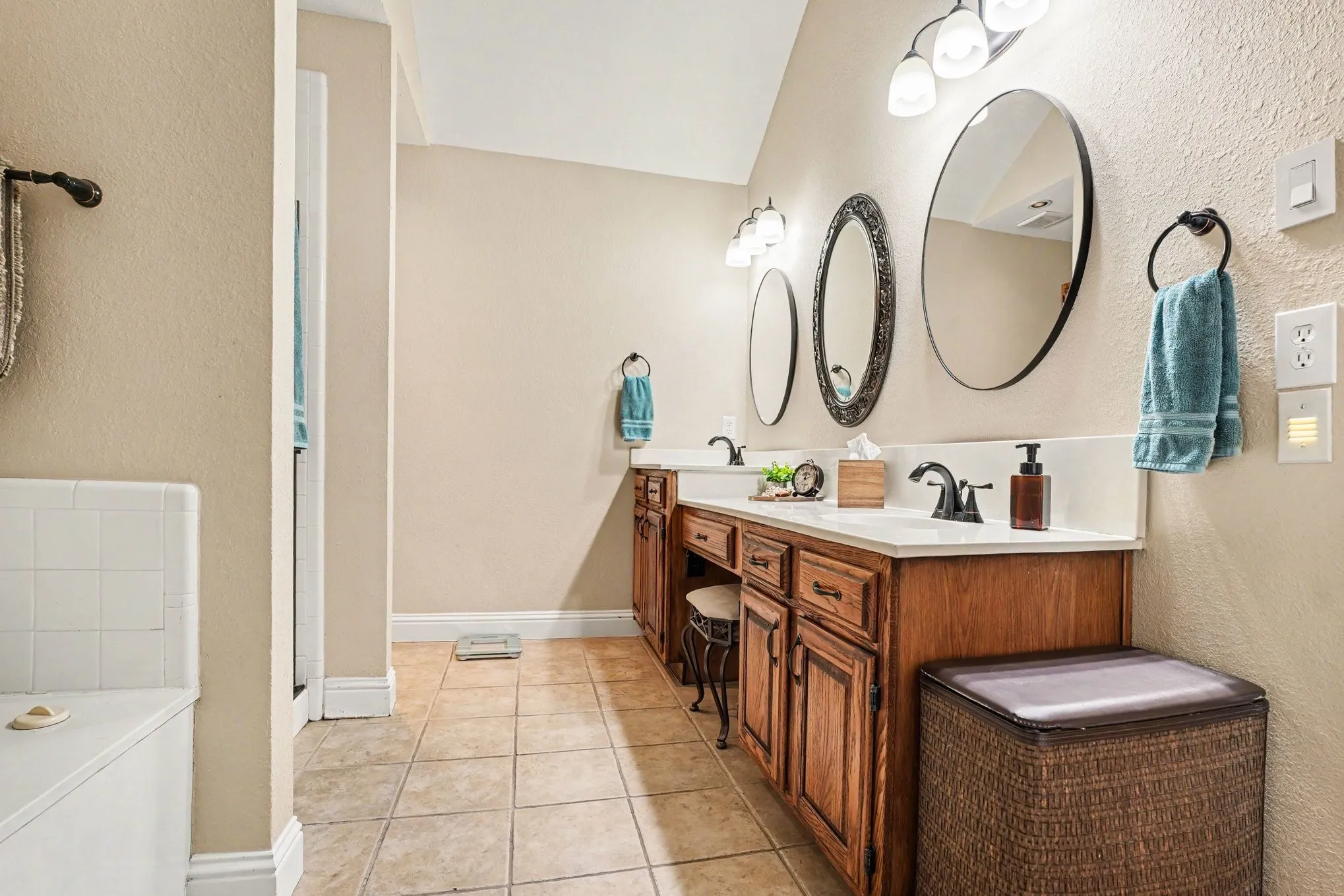 Single Family Residence For Sale in Dallas County , 3120 Greenfield Court, Mesquite, Texas 75181, 3 Bedroom, 2 Bathroom, 2 Garage spaces, 1,597 Sqft, built in 1993, mls#21375216, Real Estate Agent in Mesquite, Homes For Sale in Dallas county, Homes For Sale in Mesquite, Realtor in Mesquite Texas, Real Estate Brokerage Independent Realty Texas, Luminita Cordes Realtor