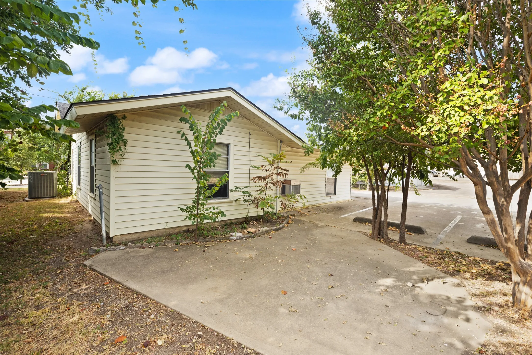 Retail For Sale in Denton County , 325 & 331 E Main Street, Lewisville, Texas 75057, 0, 0, Garage spaces, 0 Sqft, built in 1965, mls#21373701, Real Estate Agent in Lewisville, Homes For Sale in Denton county, Homes For Sale in Lewisville, Realtor in Lewisville Texas, Real Estate Brokerage Independent Realty Texas, Luminita Cordes Realtor