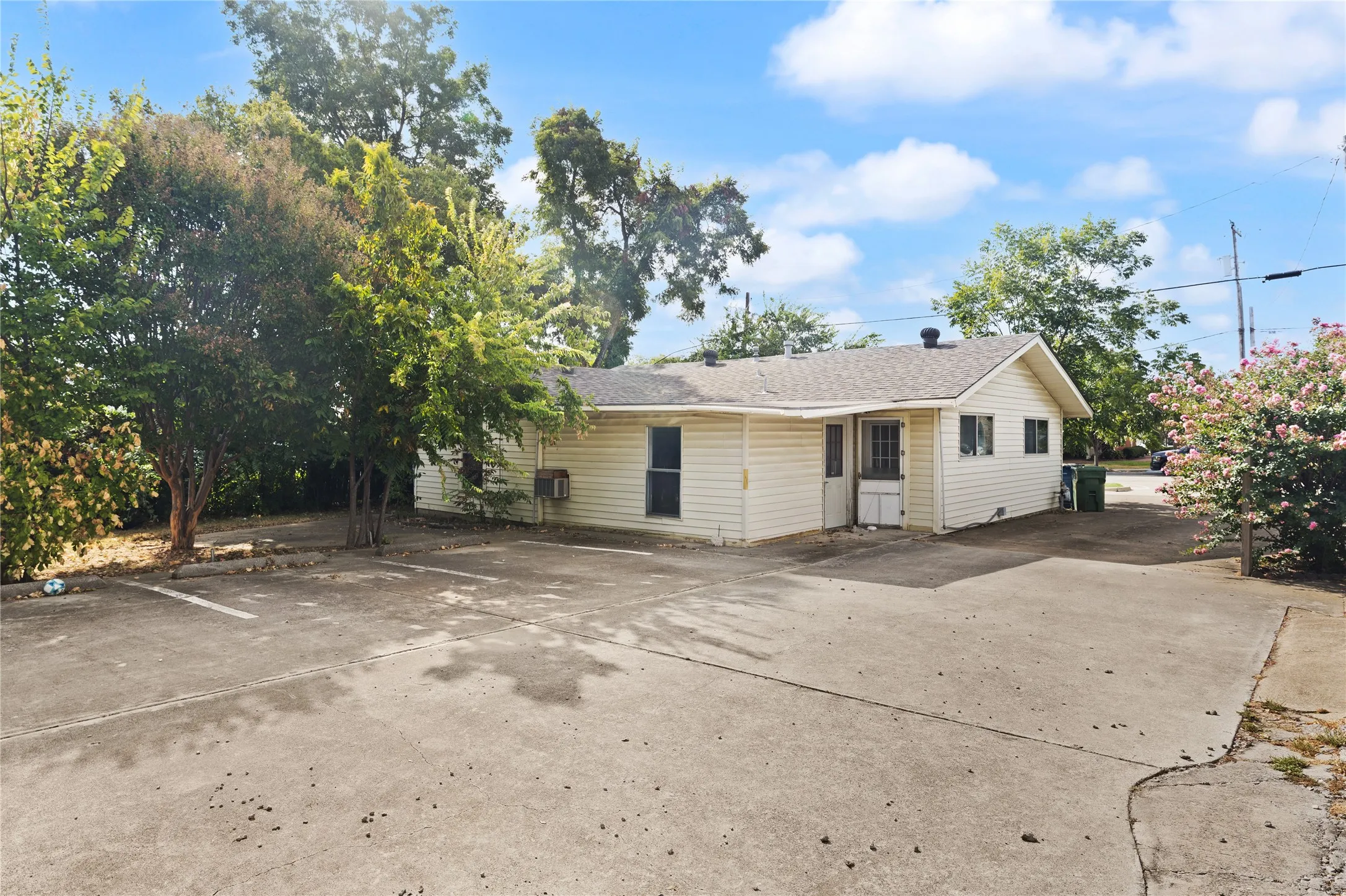 Retail For Sale in Denton County , 325 & 331 E Main Street, Lewisville, Texas 75057, 0, 0, Garage spaces, 0 Sqft, built in 1965, mls#21373701, Real Estate Agent in Lewisville, Homes For Sale in Denton county, Homes For Sale in Lewisville, Realtor in Lewisville Texas, Real Estate Brokerage Independent Realty Texas, Luminita Cordes Realtor
