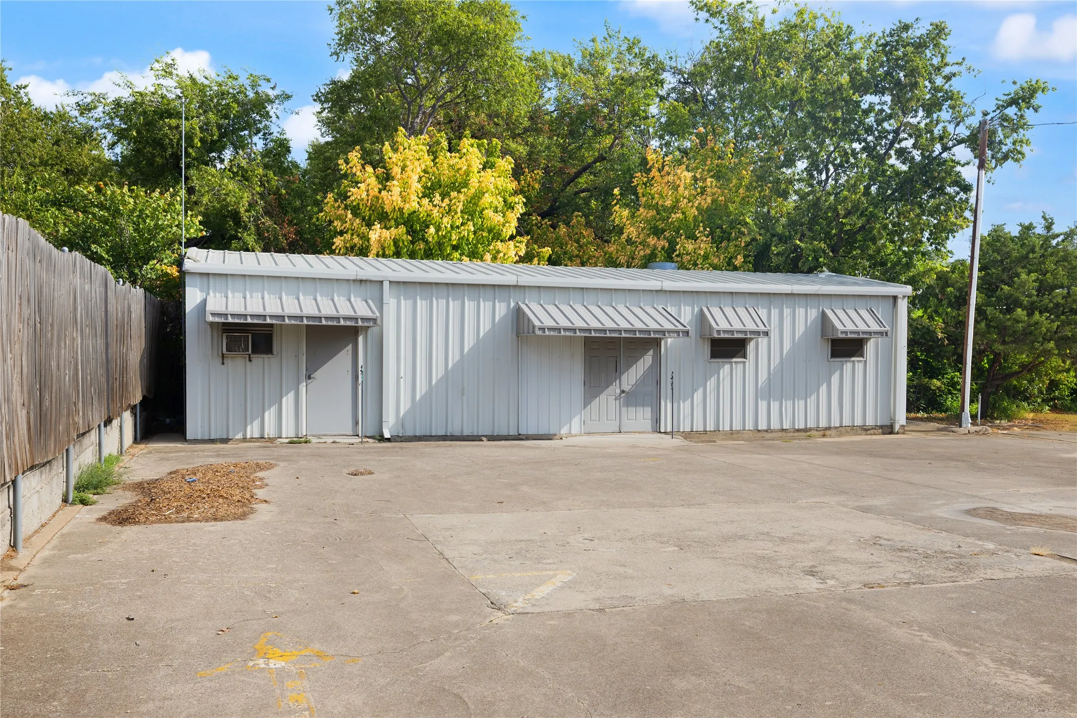 Retail For Sale in Denton County , 325 & 331 E Main Street, Lewisville, Texas 75057, 0, 0, Garage spaces, 0 Sqft, built in 1965, mls#21373701, Real Estate Agent in Lewisville, Homes For Sale in Denton county, Homes For Sale in Lewisville, Realtor in Lewisville Texas, Real Estate Brokerage Independent Realty Texas, Luminita Cordes Realtor