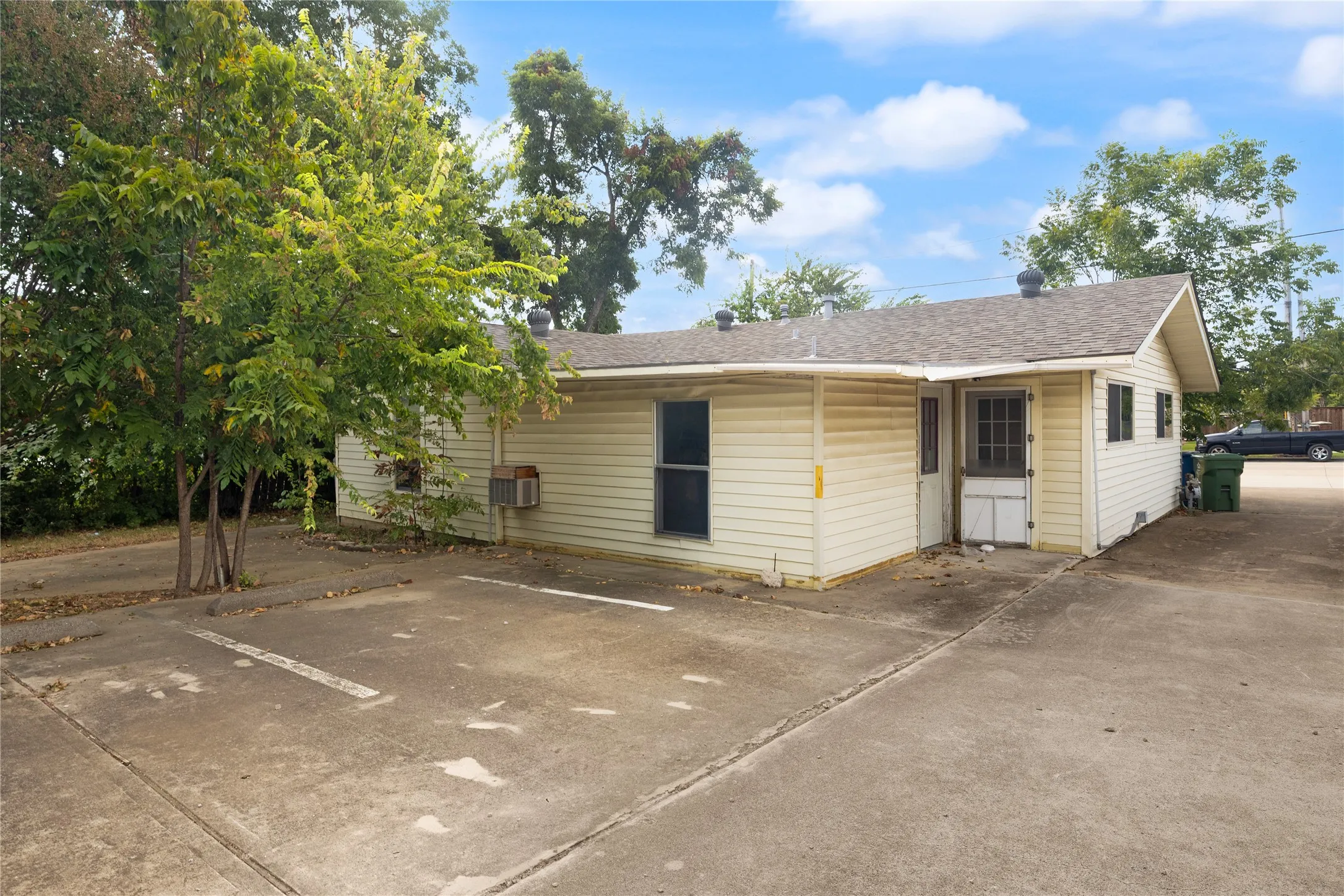 Retail For Sale in Denton County , 325 & 331 E Main Street, Lewisville, Texas 75057, 0, 0, Garage spaces, 0 Sqft, built in 1965, mls#21373701, Real Estate Agent in Lewisville, Homes For Sale in Denton county, Homes For Sale in Lewisville, Realtor in Lewisville Texas, Real Estate Brokerage Independent Realty Texas, Luminita Cordes Realtor