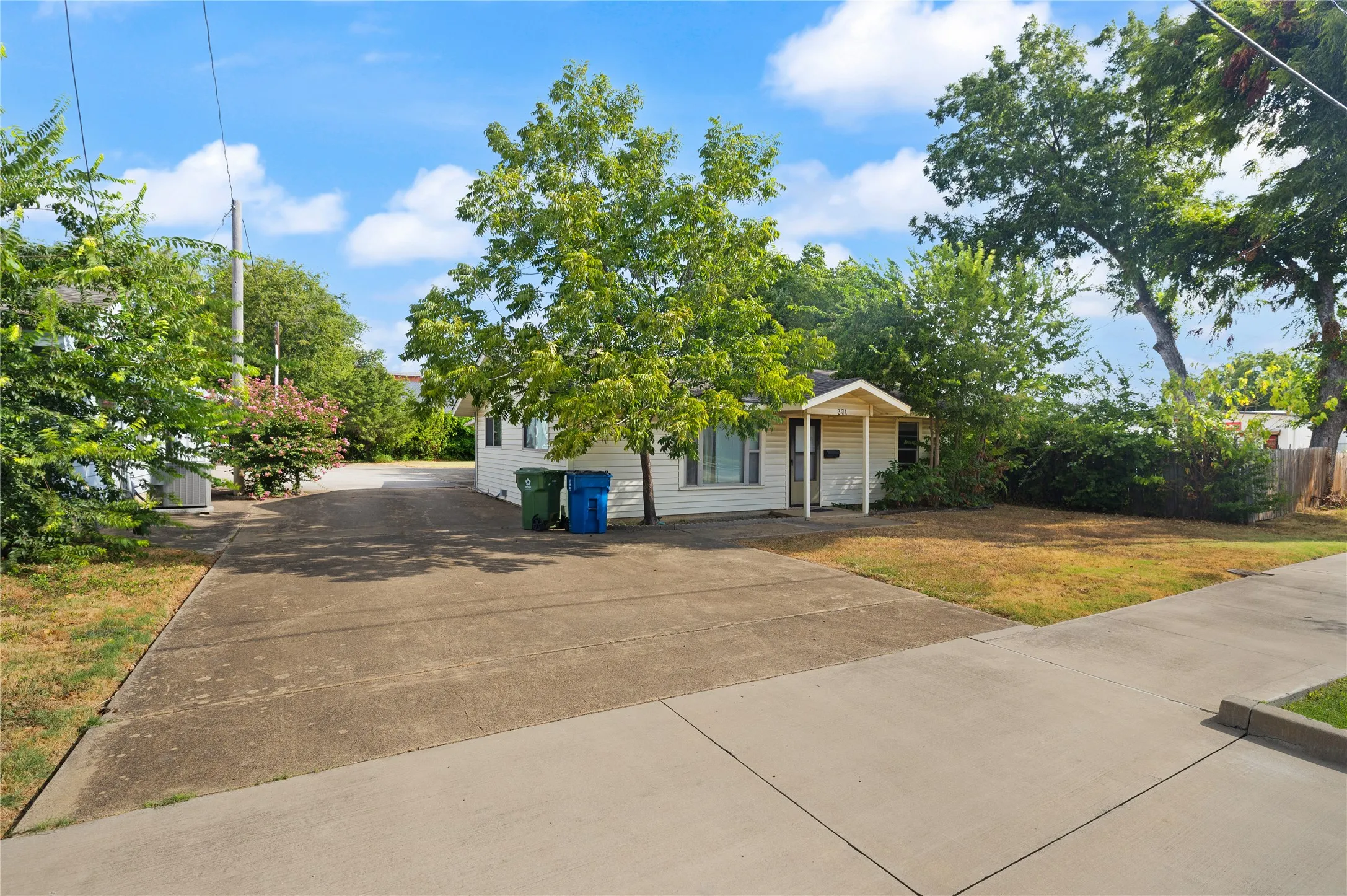 Retail For Sale in Denton County , 325 & 331 E Main Street, Lewisville, Texas 75057, 0, 0, Garage spaces, 0 Sqft, built in 1965, mls#21373701, Real Estate Agent in Lewisville, Homes For Sale in Denton county, Homes For Sale in Lewisville, Realtor in Lewisville Texas, Real Estate Brokerage Independent Realty Texas, Luminita Cordes Realtor