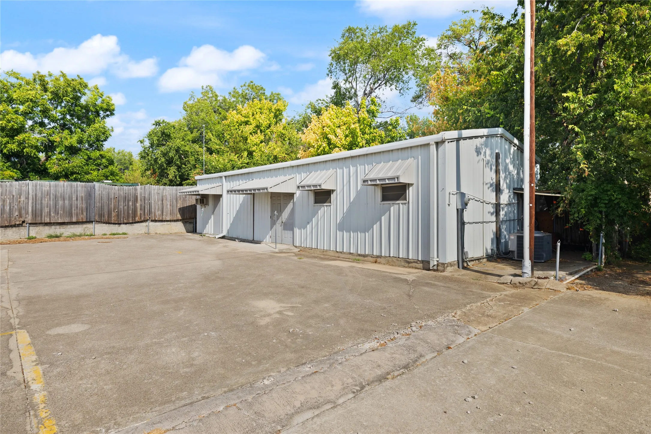 Retail For Sale in Denton County , 325 & 331 E Main Street, Lewisville, Texas 75057, 0, 0, Garage spaces, 0 Sqft, built in 1965, mls#21373701, Real Estate Agent in Lewisville, Homes For Sale in Denton county, Homes For Sale in Lewisville, Realtor in Lewisville Texas, Real Estate Brokerage Independent Realty Texas, Luminita Cordes Realtor
