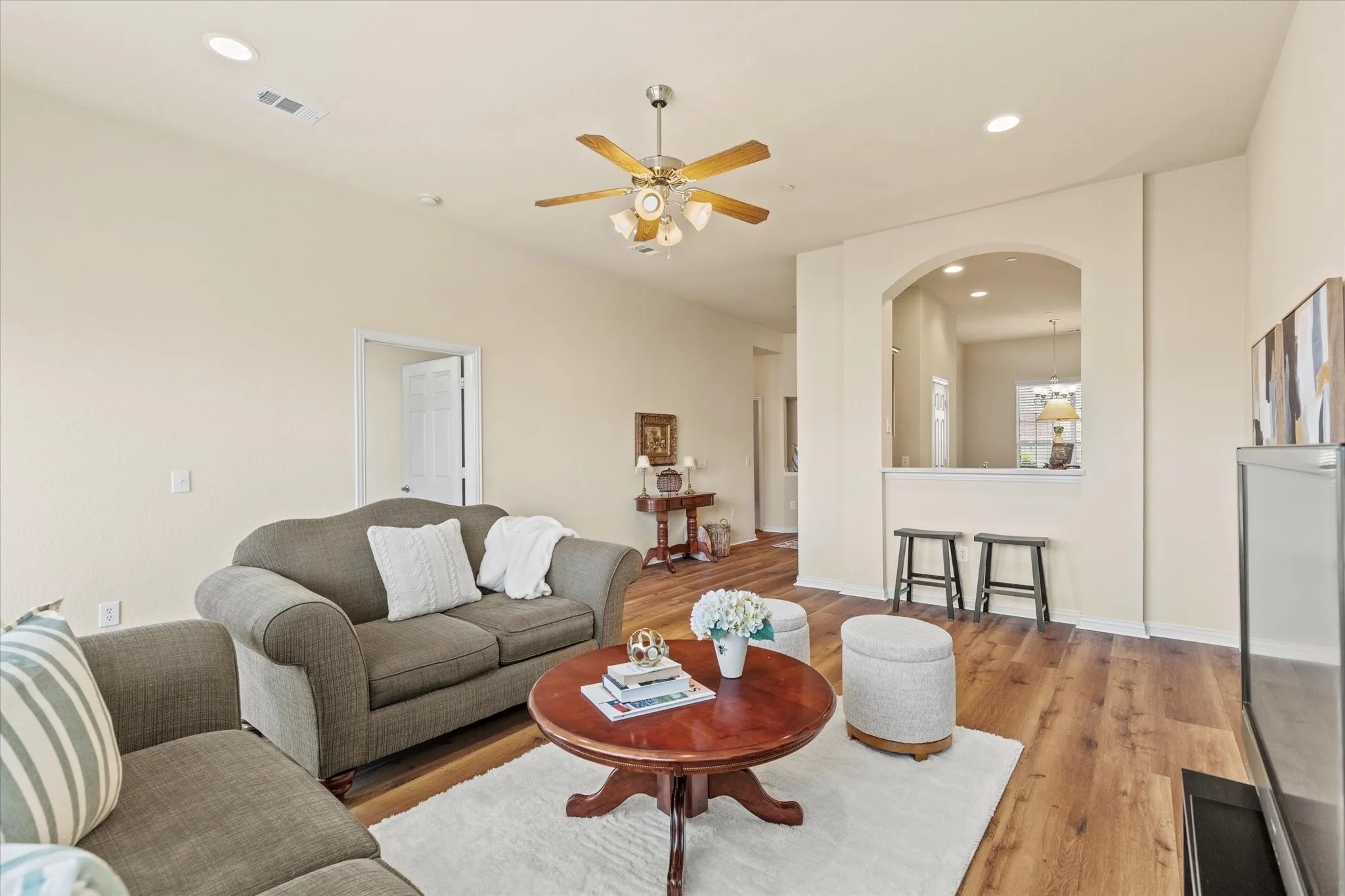 Another photo of the living area