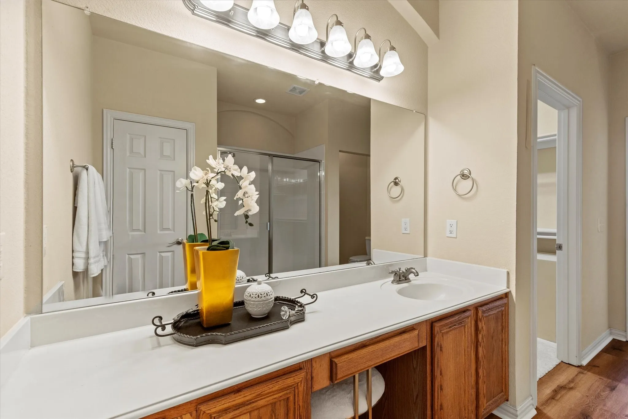 Vanity and make-up area
