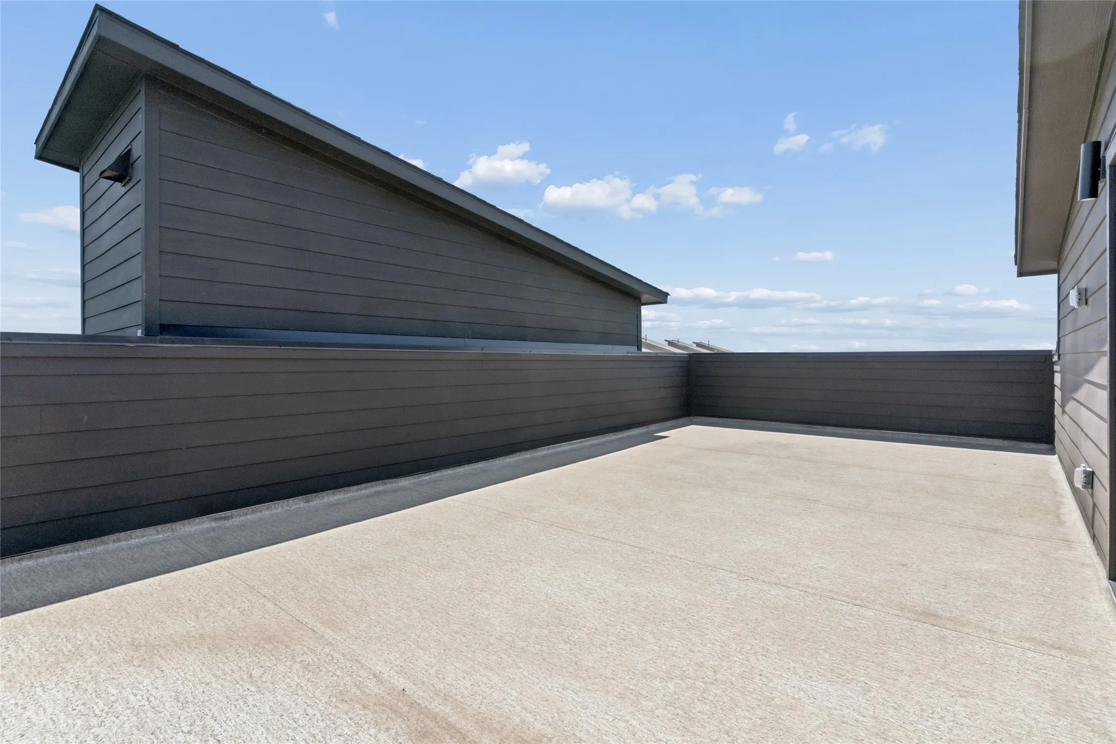 Single Family Residence For Rent in Dallas County , 2202 N Carroll Avenue 103, Dallas, Texas 75204, 2 Bedroom, 3 Bathroom, 2 Garage spaces, 1,840 Sqft, built in 2026, mls#21382044, Real Estate Agent in Dallas, Homes For Rent in Dallas county, Homes For Rent in Dallas, Realtor in Dallas Texas, Real Estate Brokerage Independent Realty Texas, Luminita Cordes Realtor
