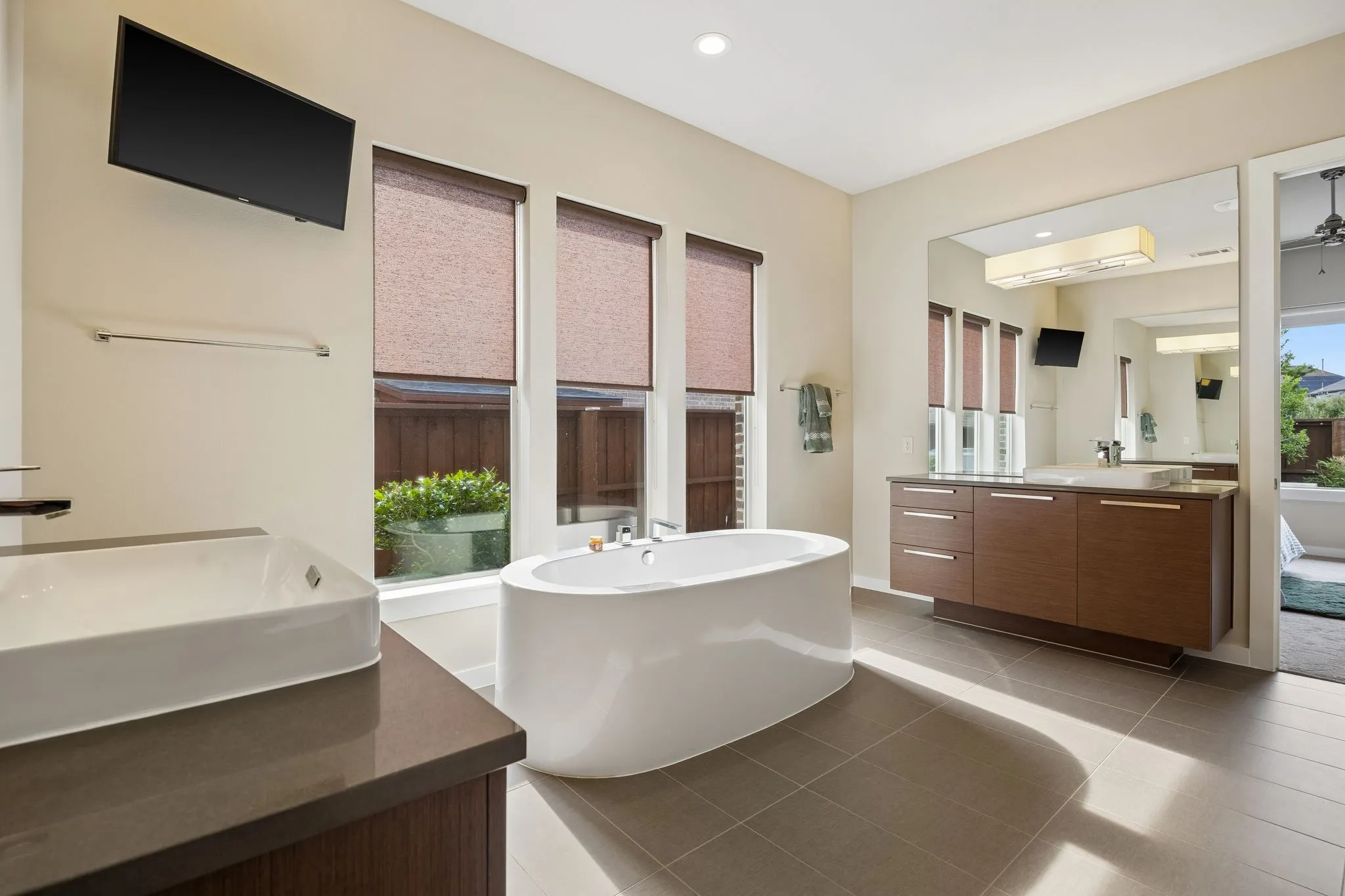 Single Family Residence For Sale in Denton County , 636 Benalla Drive, Frisco, Texas 75036, 5 Bedroom, 7 Bathroom, 3 Garage spaces, 4,287 Sqft, built in 2015, mls#21382039, Real Estate Agent in Frisco, Homes For Sale in Denton county, Homes For Sale in Frisco, Realtor in Frisco Texas, Real Estate Brokerage Independent Realty Texas, Luminita Cordes Realtor