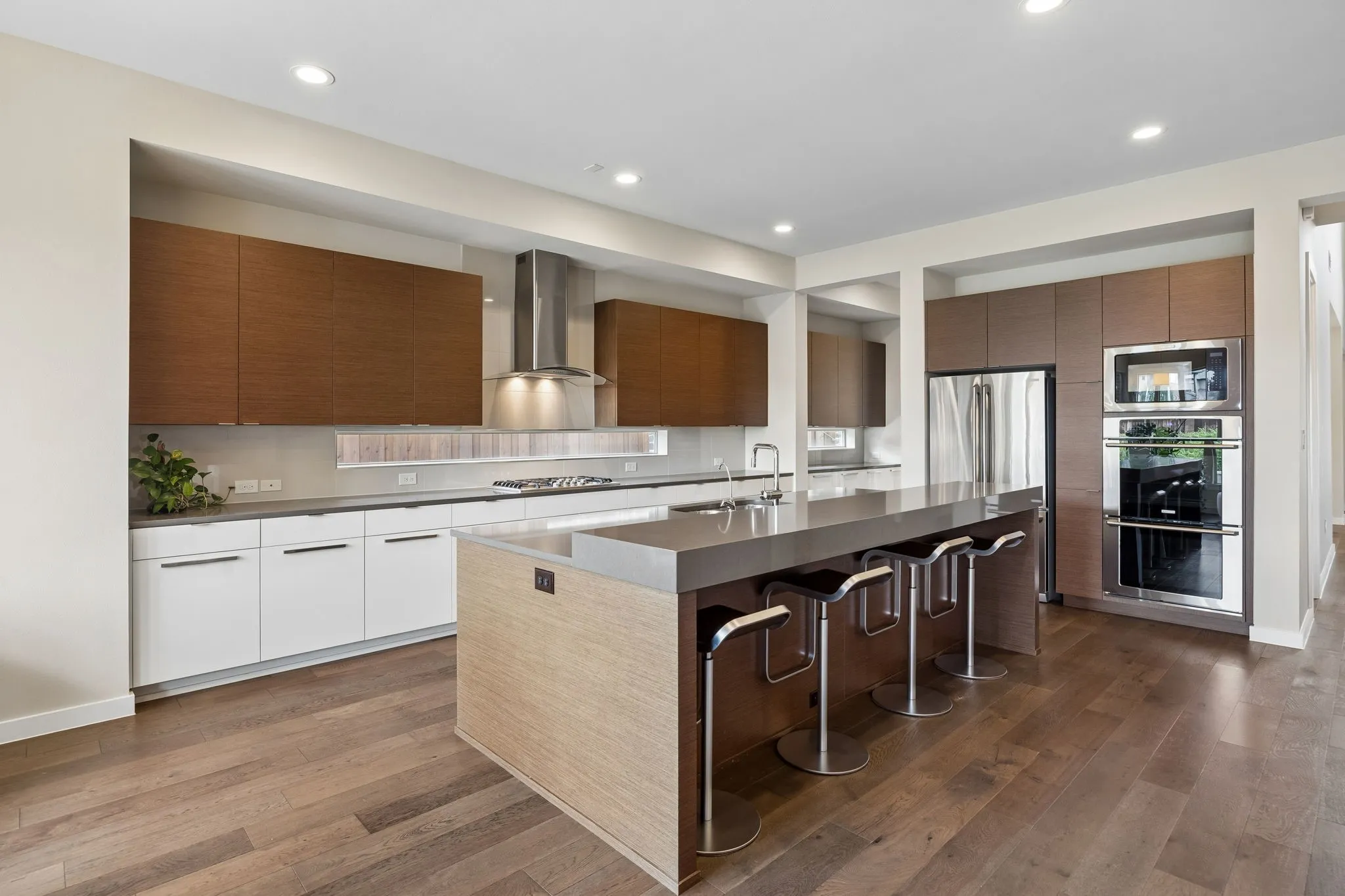 Single Family Residence For Sale in Denton County , 636 Benalla Drive, Frisco, Texas 75036, 5 Bedroom, 7 Bathroom, 3 Garage spaces, 4,287 Sqft, built in 2015, mls#21382039, Real Estate Agent in Frisco, Homes For Sale in Denton county, Homes For Sale in Frisco, Realtor in Frisco Texas, Real Estate Brokerage Independent Realty Texas, Luminita Cordes Realtor