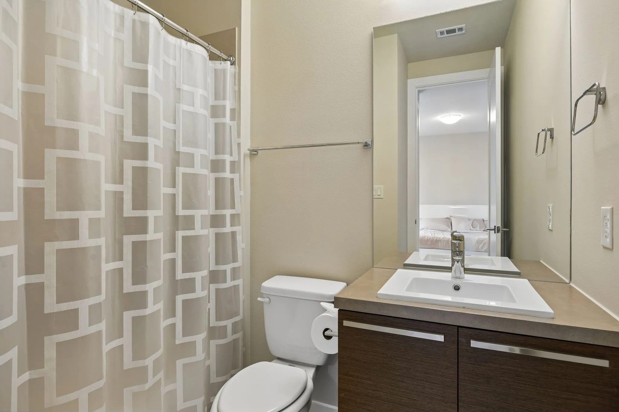 Single Family Residence For Sale in Denton County , 636 Benalla Drive, Frisco, Texas 75036, 5 Bedroom, 7 Bathroom, 3 Garage spaces, 4,287 Sqft, built in 2015, mls#21382039, Real Estate Agent in Frisco, Homes For Sale in Denton county, Homes For Sale in Frisco, Realtor in Frisco Texas, Real Estate Brokerage Independent Realty Texas, Luminita Cordes Realtor