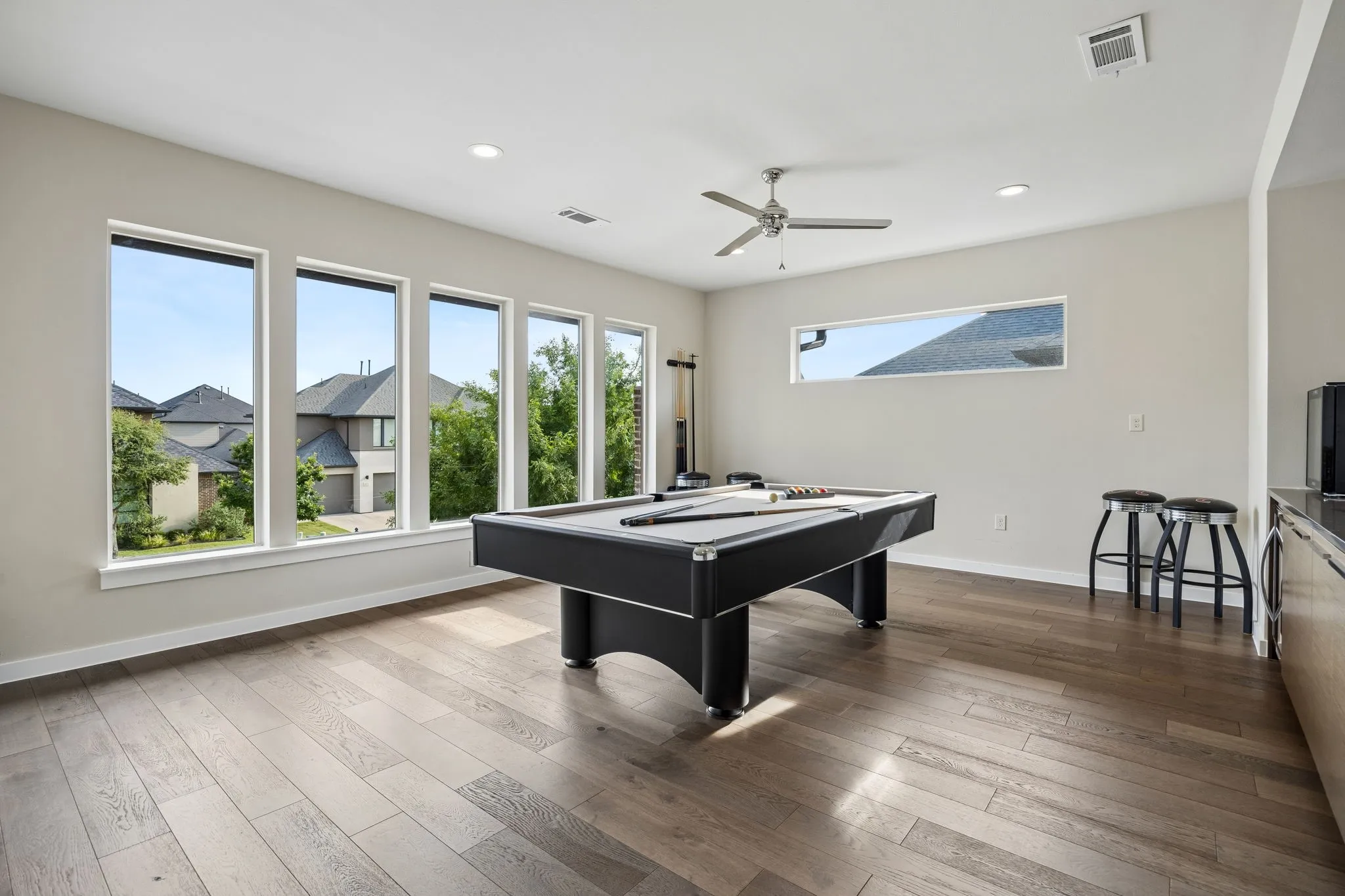 Single Family Residence For Sale in Denton County , 636 Benalla Drive, Frisco, Texas 75036, 5 Bedroom, 7 Bathroom, 3 Garage spaces, 4,287 Sqft, built in 2015, mls#21382039, Real Estate Agent in Frisco, Homes For Sale in Denton county, Homes For Sale in Frisco, Realtor in Frisco Texas, Real Estate Brokerage Independent Realty Texas, Luminita Cordes Realtor