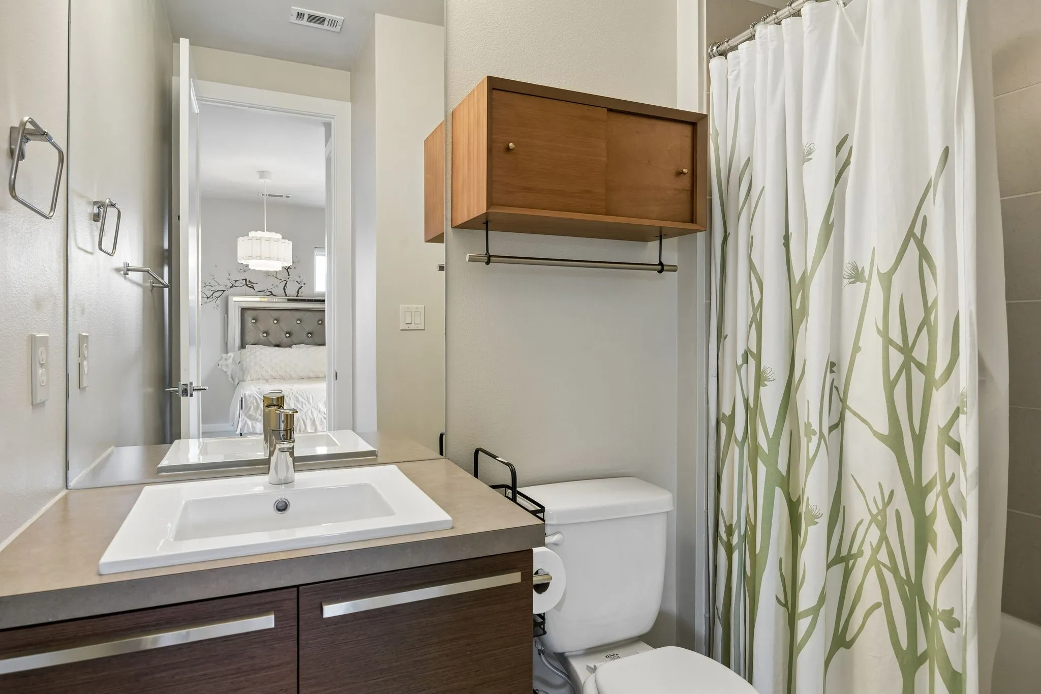 Single Family Residence For Sale in Denton County , 636 Benalla Drive, Frisco, Texas 75036, 5 Bedroom, 7 Bathroom, 3 Garage spaces, 4,287 Sqft, built in 2015, mls#21382039, Real Estate Agent in Frisco, Homes For Sale in Denton county, Homes For Sale in Frisco, Realtor in Frisco Texas, Real Estate Brokerage Independent Realty Texas, Luminita Cordes Realtor