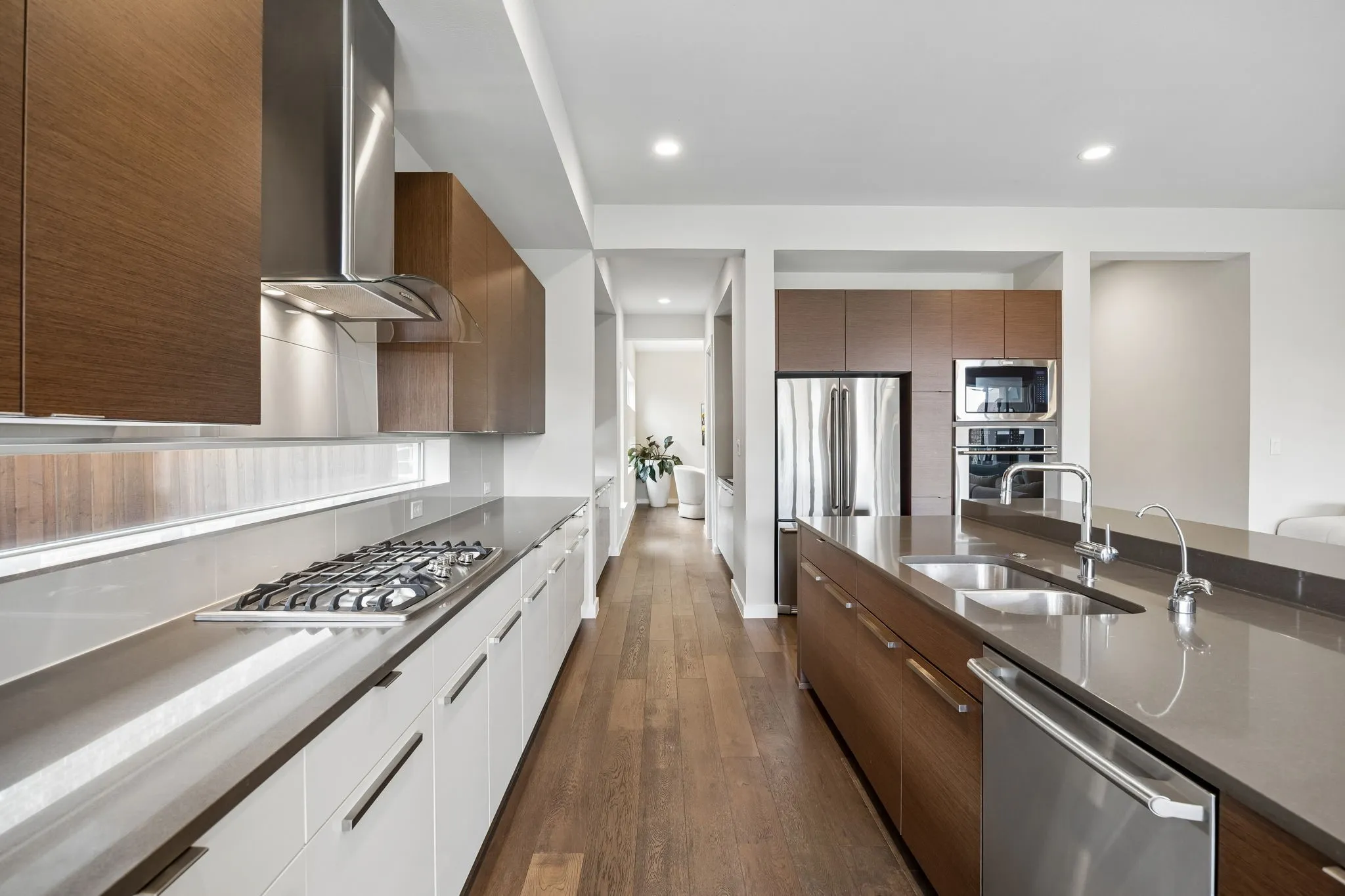 Single Family Residence For Sale in Denton County , 636 Benalla Drive, Frisco, Texas 75036, 5 Bedroom, 7 Bathroom, 3 Garage spaces, 4,287 Sqft, built in 2015, mls#21382039, Real Estate Agent in Frisco, Homes For Sale in Denton county, Homes For Sale in Frisco, Realtor in Frisco Texas, Real Estate Brokerage Independent Realty Texas, Luminita Cordes Realtor