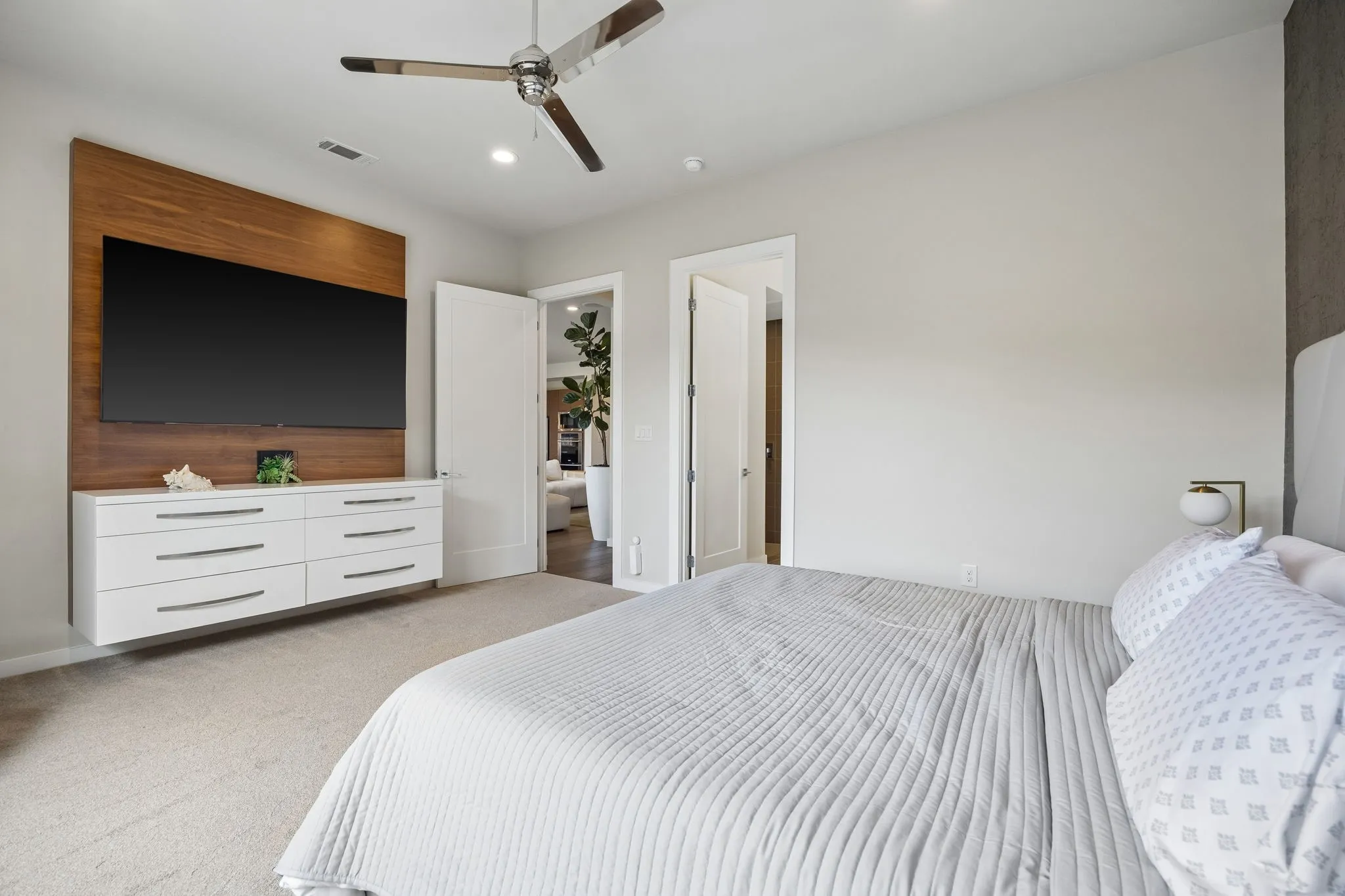 Single Family Residence For Sale in Denton County , 636 Benalla Drive, Frisco, Texas 75036, 5 Bedroom, 7 Bathroom, 3 Garage spaces, 4,287 Sqft, built in 2015, mls#21382039, Real Estate Agent in Frisco, Homes For Sale in Denton county, Homes For Sale in Frisco, Realtor in Frisco Texas, Real Estate Brokerage Independent Realty Texas, Luminita Cordes Realtor