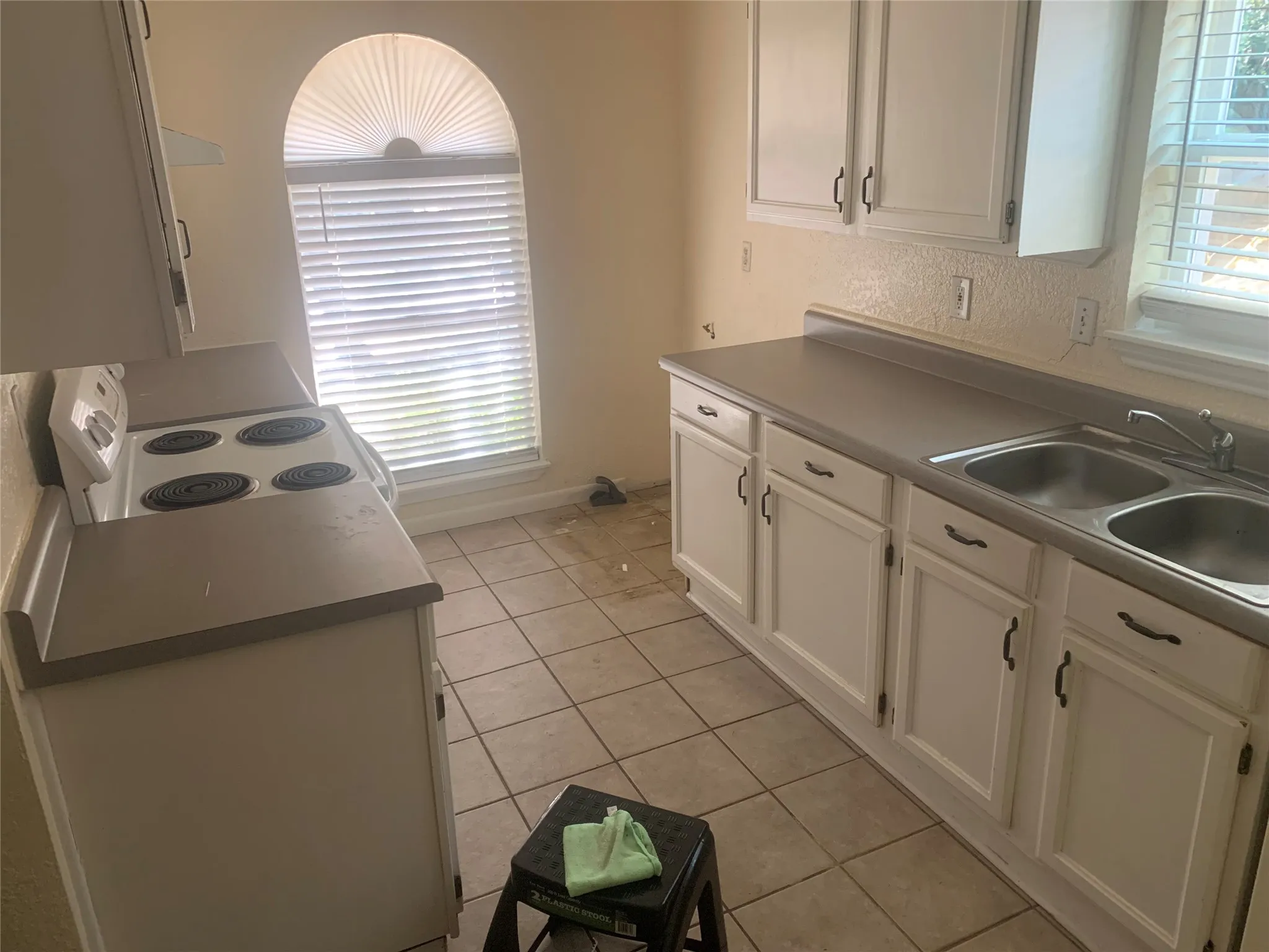 Single Family Residence For Sale in Dallas County , 2917 Clover Valley Drive, Garland, Texas 75043, 3 Bedroom, 2 Bathroom, 2 Garage spaces, 1,540 Sqft, built in 1974, mls#21381993, Real Estate Agent in Garland, Homes For Sale in Dallas county, Homes For Sale in Garland, Realtor in Garland Texas, Real Estate Brokerage Independent Realty Texas, Luminita Cordes Realtor