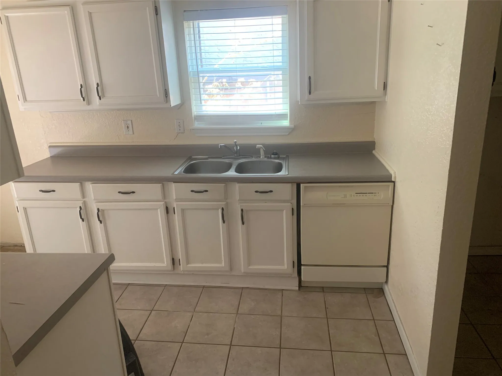 Single Family Residence For Sale in Dallas County , 2917 Clover Valley Drive, Garland, Texas 75043, 3 Bedroom, 2 Bathroom, 2 Garage spaces, 1,540 Sqft, built in 1974, mls#21381993, Real Estate Agent in Garland, Homes For Sale in Dallas county, Homes For Sale in Garland, Realtor in Garland Texas, Real Estate Brokerage Independent Realty Texas, Luminita Cordes Realtor