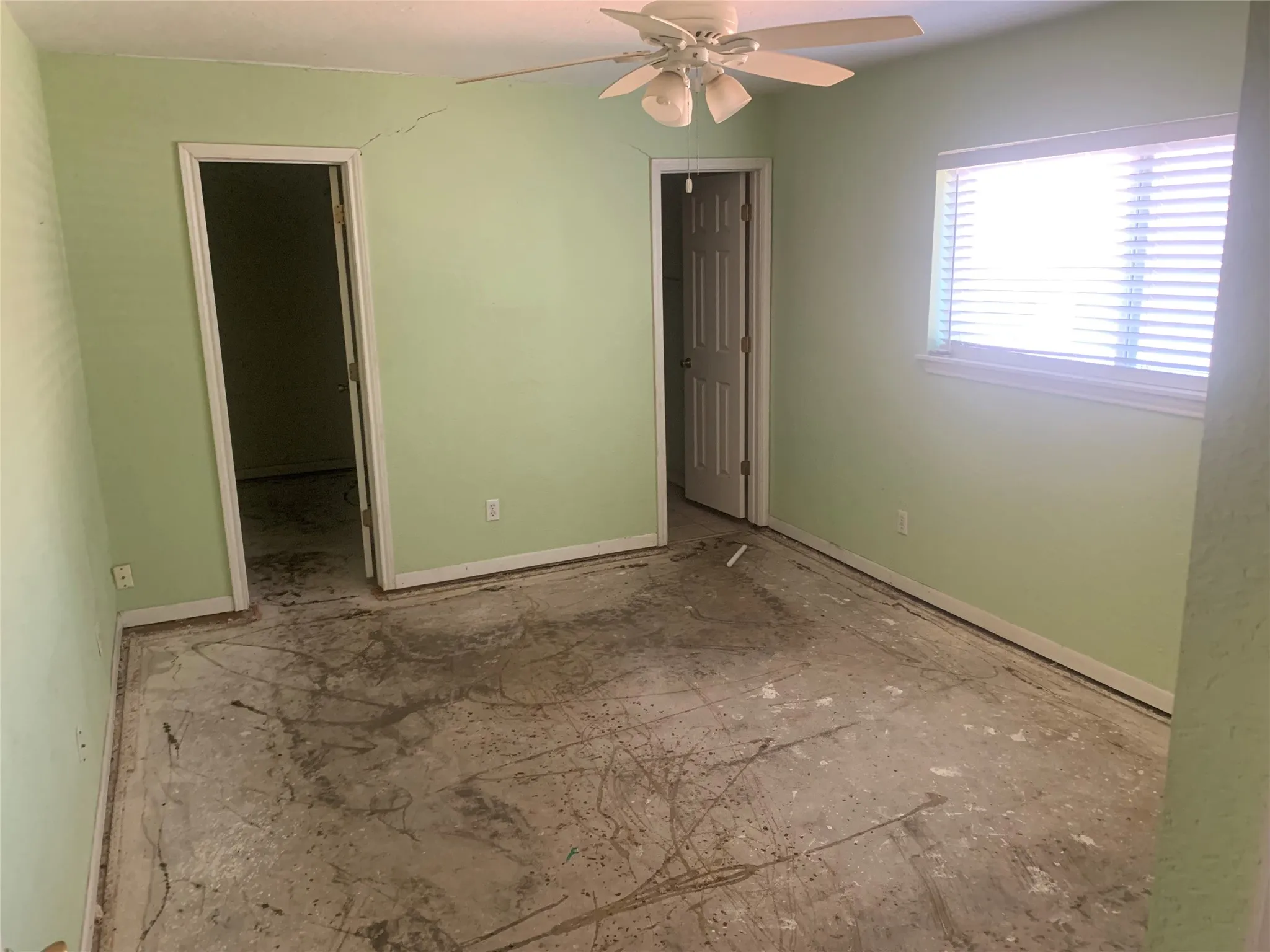 Single Family Residence For Sale in Dallas County , 2917 Clover Valley Drive, Garland, Texas 75043, 3 Bedroom, 2 Bathroom, 2 Garage spaces, 1,540 Sqft, built in 1974, mls#21381993, Real Estate Agent in Garland, Homes For Sale in Dallas county, Homes For Sale in Garland, Realtor in Garland Texas, Real Estate Brokerage Independent Realty Texas, Luminita Cordes Realtor