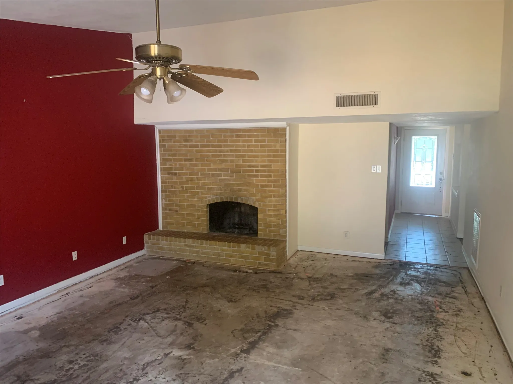 Single Family Residence For Sale in Dallas County , 2917 Clover Valley Drive, Garland, Texas 75043, 3 Bedroom, 2 Bathroom, 2 Garage spaces, 1,540 Sqft, built in 1974, mls#21381993, Real Estate Agent in Garland, Homes For Sale in Dallas county, Homes For Sale in Garland, Realtor in Garland Texas, Real Estate Brokerage Independent Realty Texas, Luminita Cordes Realtor