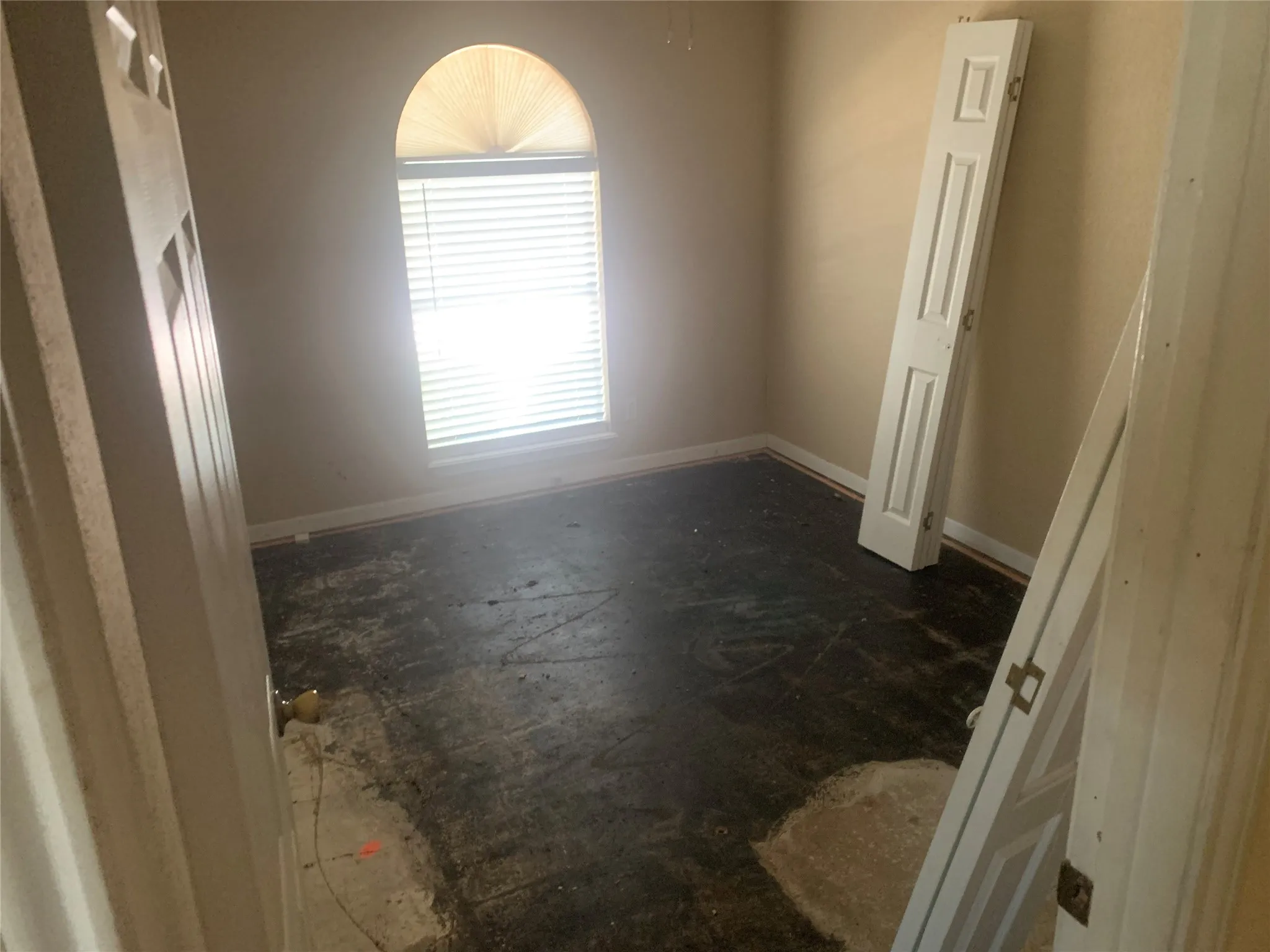 Single Family Residence For Sale in Dallas County , 2917 Clover Valley Drive, Garland, Texas 75043, 3 Bedroom, 2 Bathroom, 2 Garage spaces, 1,540 Sqft, built in 1974, mls#21381993, Real Estate Agent in Garland, Homes For Sale in Dallas county, Homes For Sale in Garland, Realtor in Garland Texas, Real Estate Brokerage Independent Realty Texas, Luminita Cordes Realtor